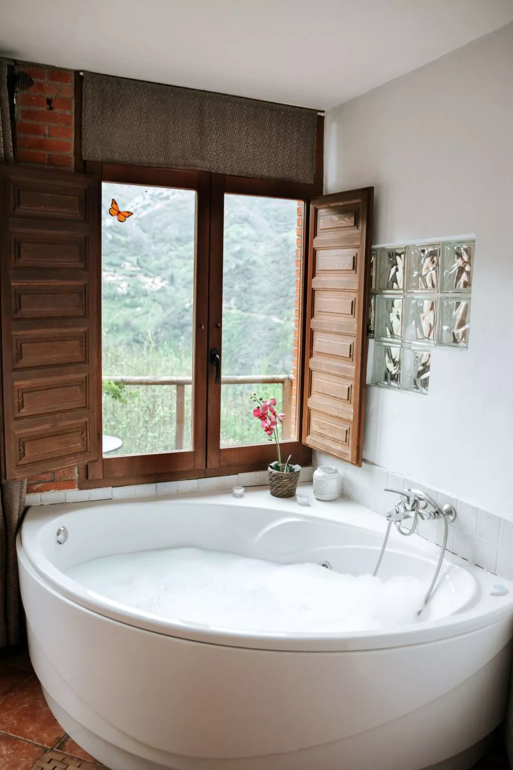 Jacuzzi, Kamin, Grill und spektakuläre Aussicht-Drinnen