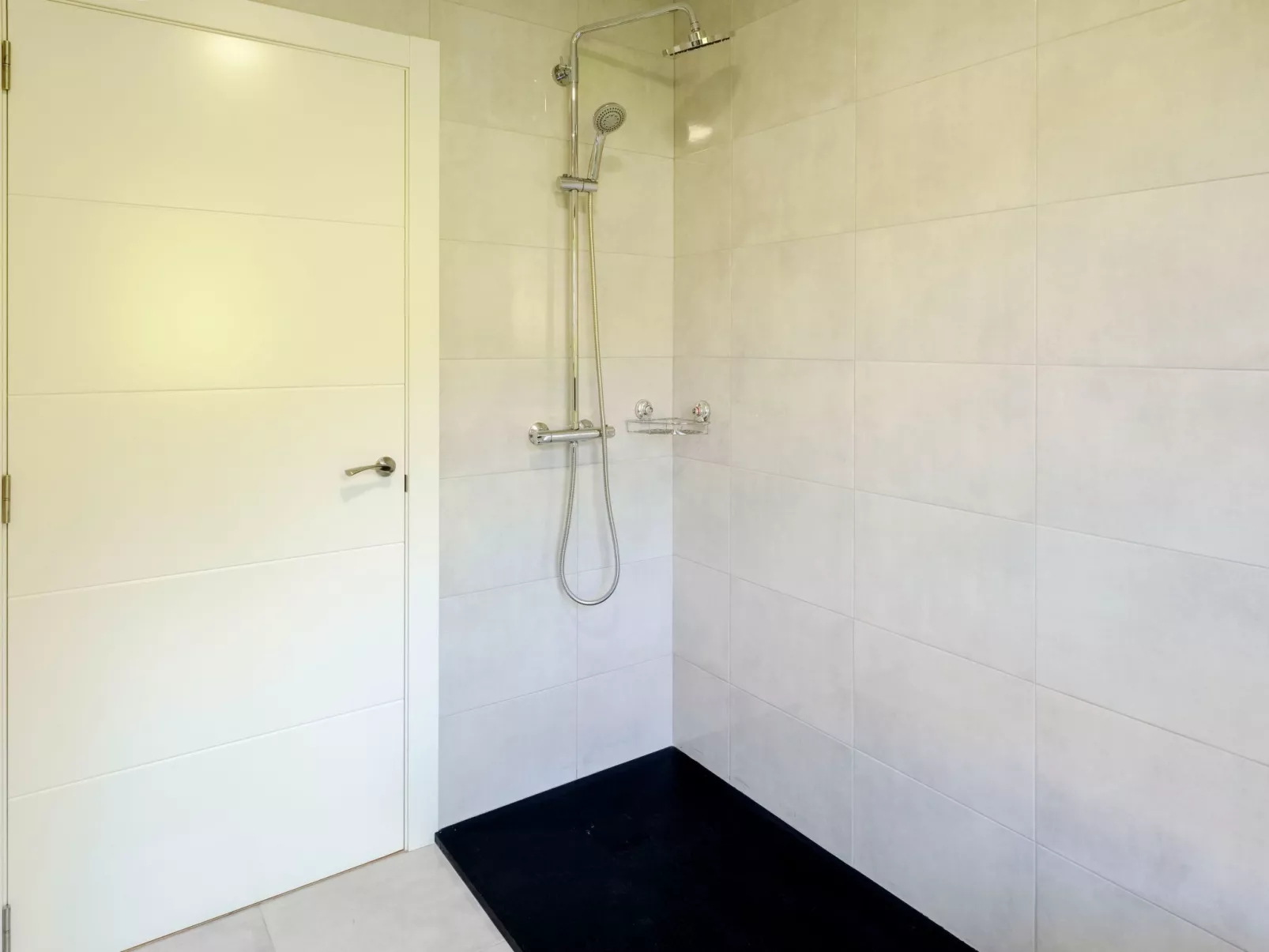 In Outes mit Sonniger Terrasse und Meerblick-Inside