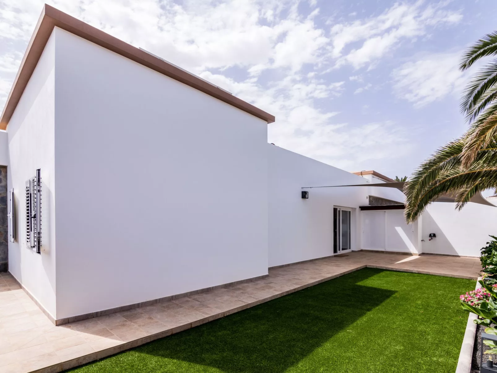 Modernes und helles Ferienhaus direkt am Meer, mit zwei großen Terrassen, Garte-Dedans