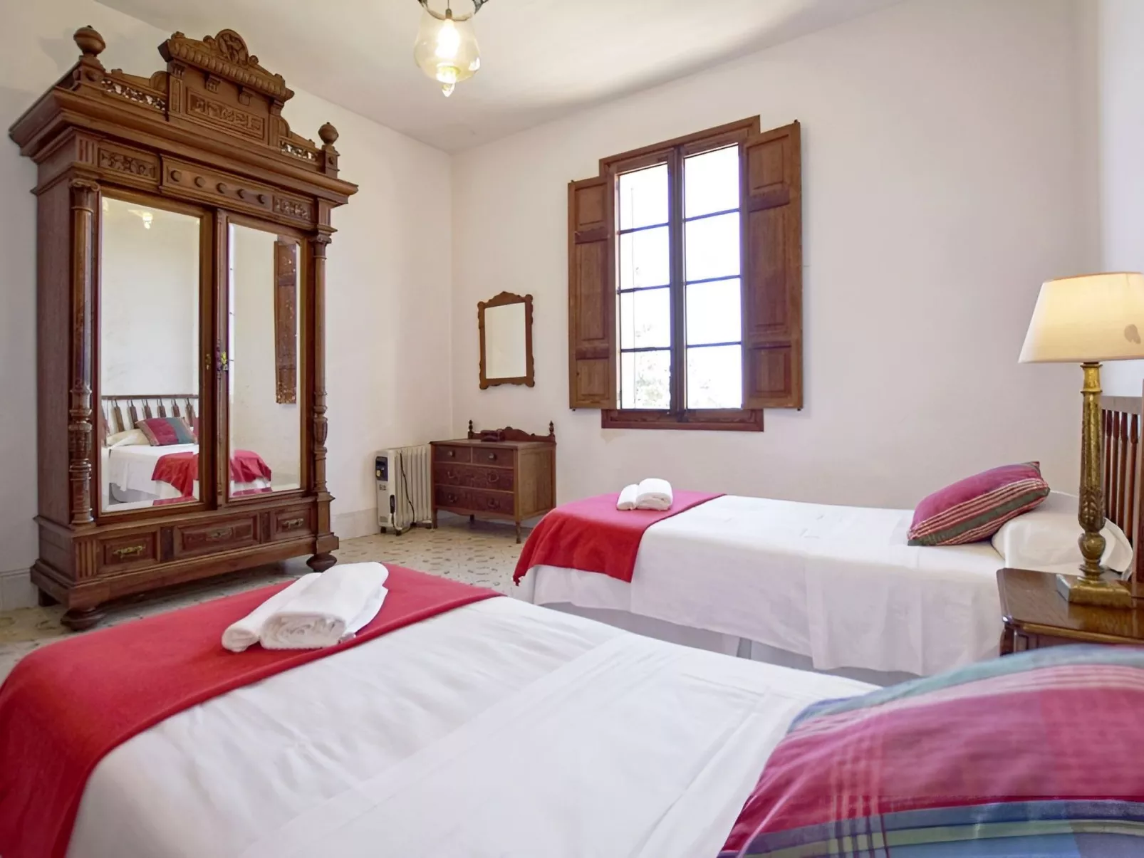 Großes Landhaus mit Schwimmbad in Meeresnähe-Drinnen