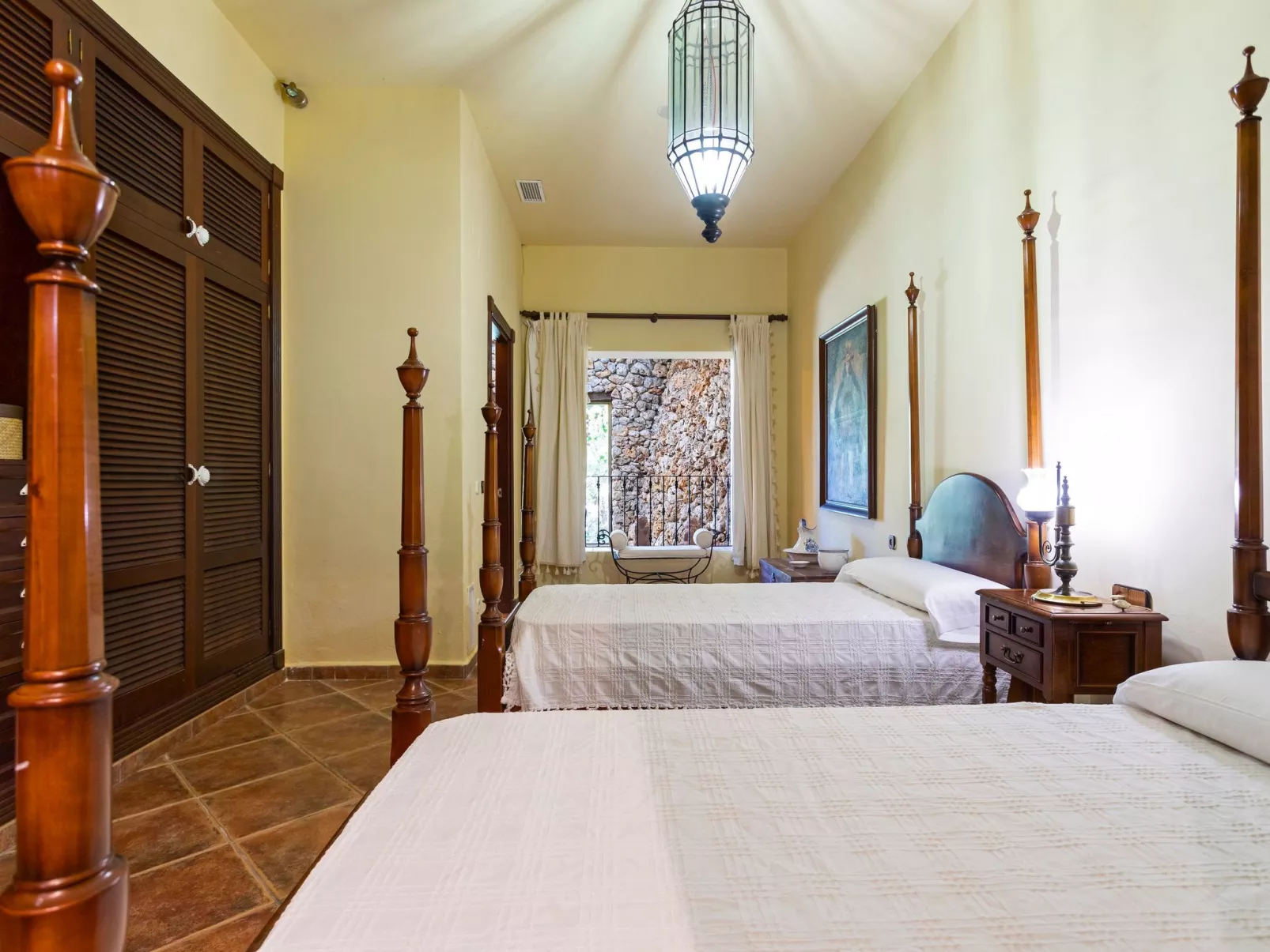 Beheiztes Hallenbad und Freibad-Drinnen