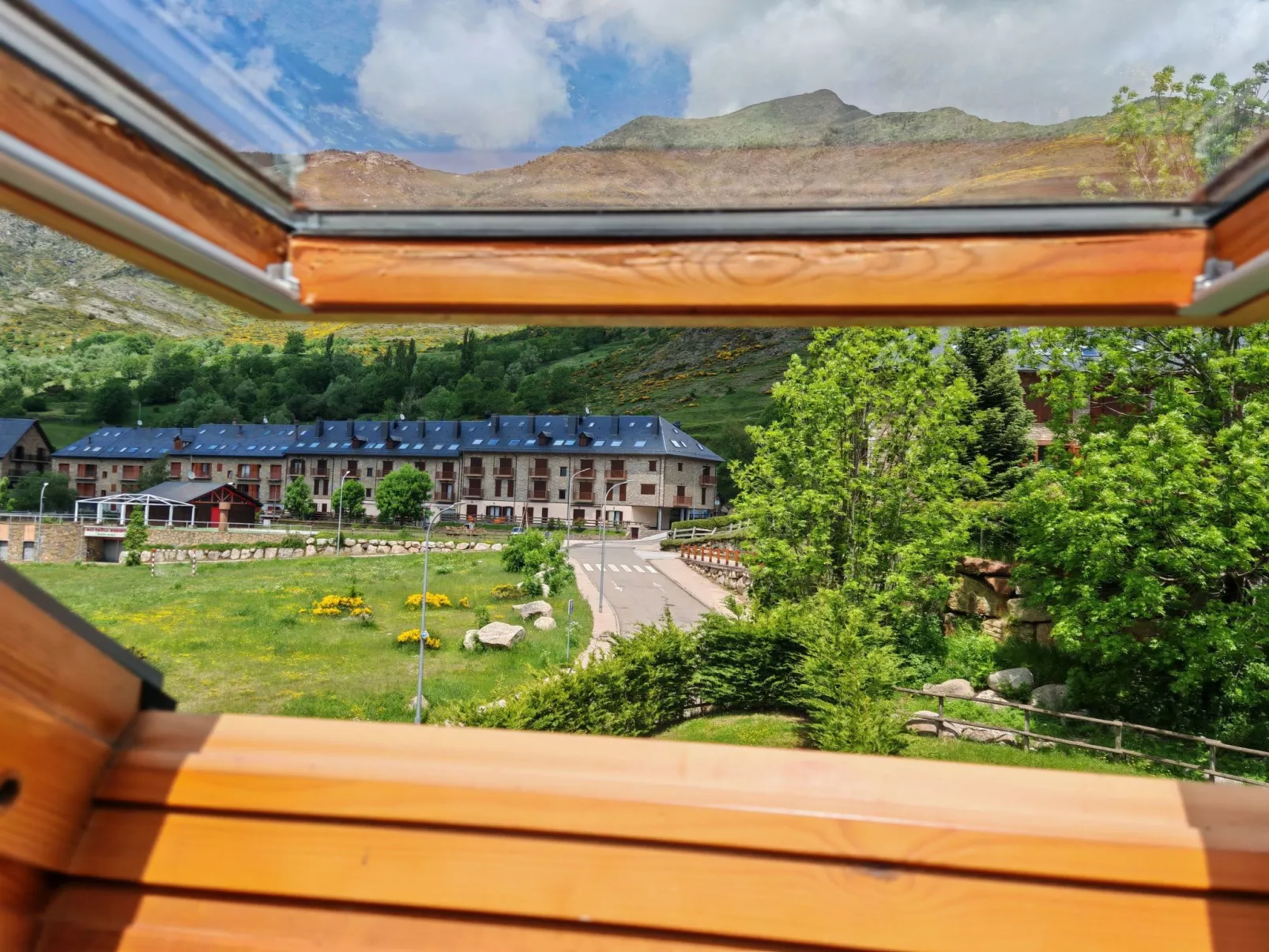 Aüt 3 Dachgeschosswohnung in Vall de Boí-Inside