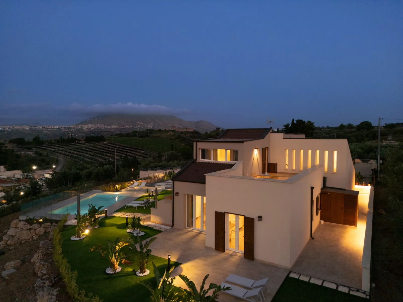 Villa mit Panoramablick auf das Meer, umgeben von der Natur-Dehors
