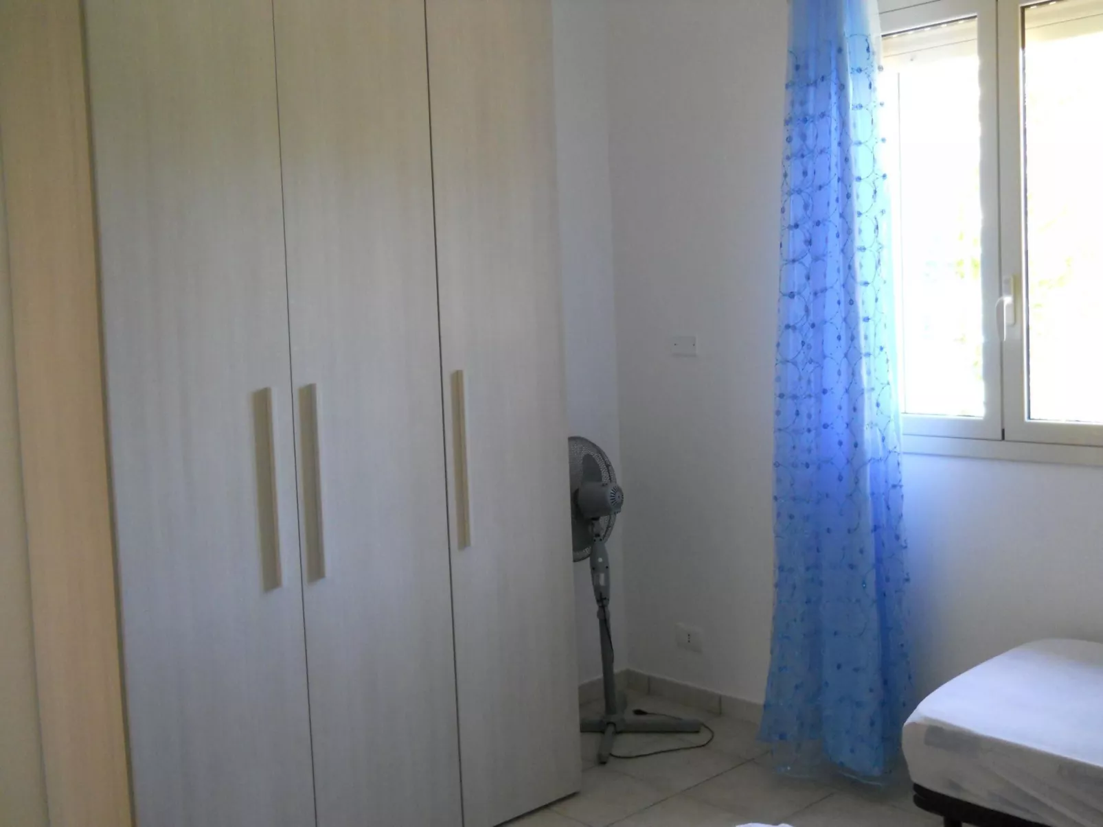 Ebenerdig auch für Rollstuhlfahrer geeignet mit Terrasse und Parkplatz-Image-tags.info