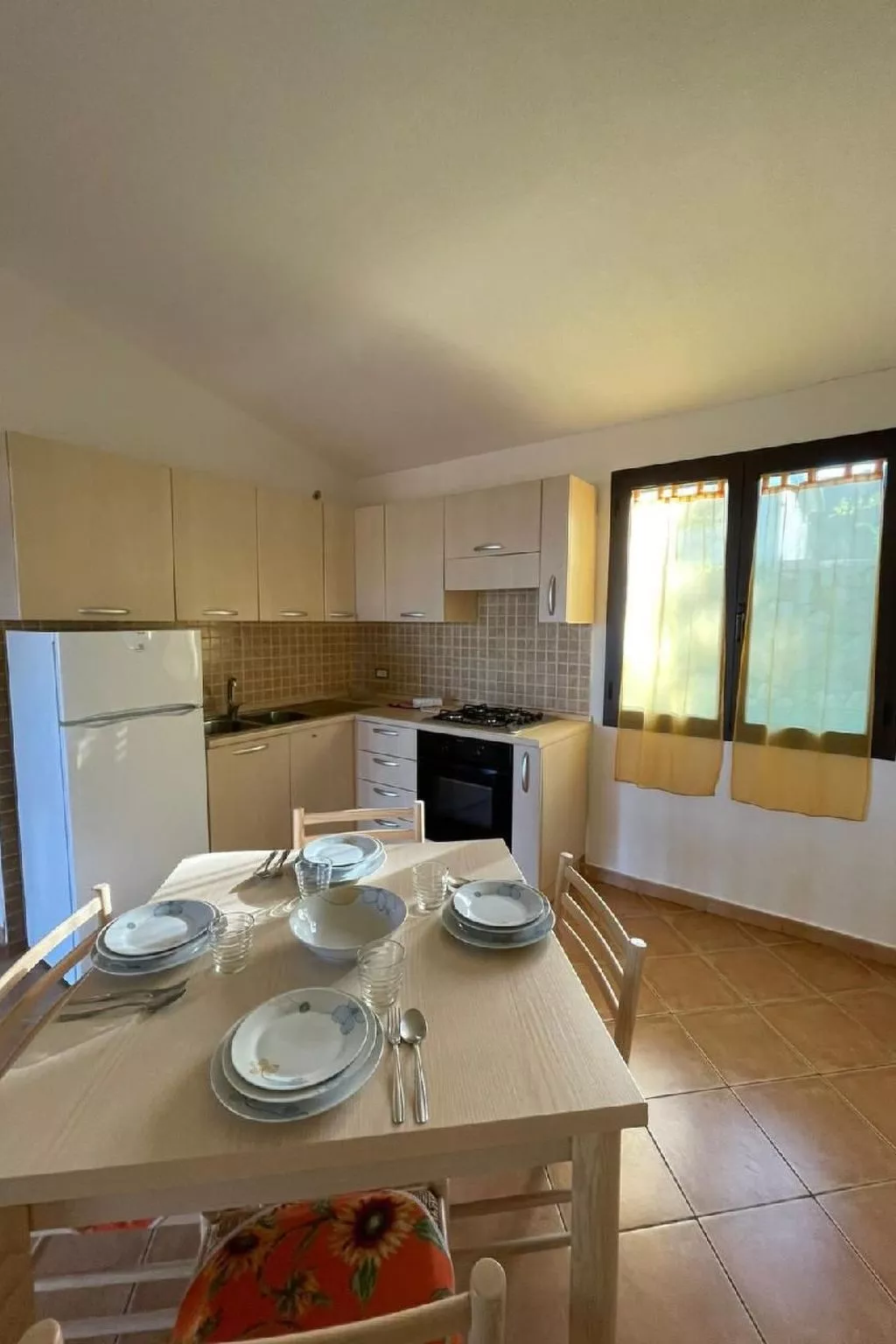 Wohnung mit Parkplatz und Bergblick-Dedans