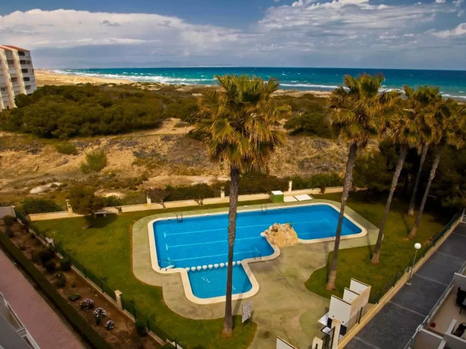 "Pinada Beach" mit Schwimmbad-Dehors