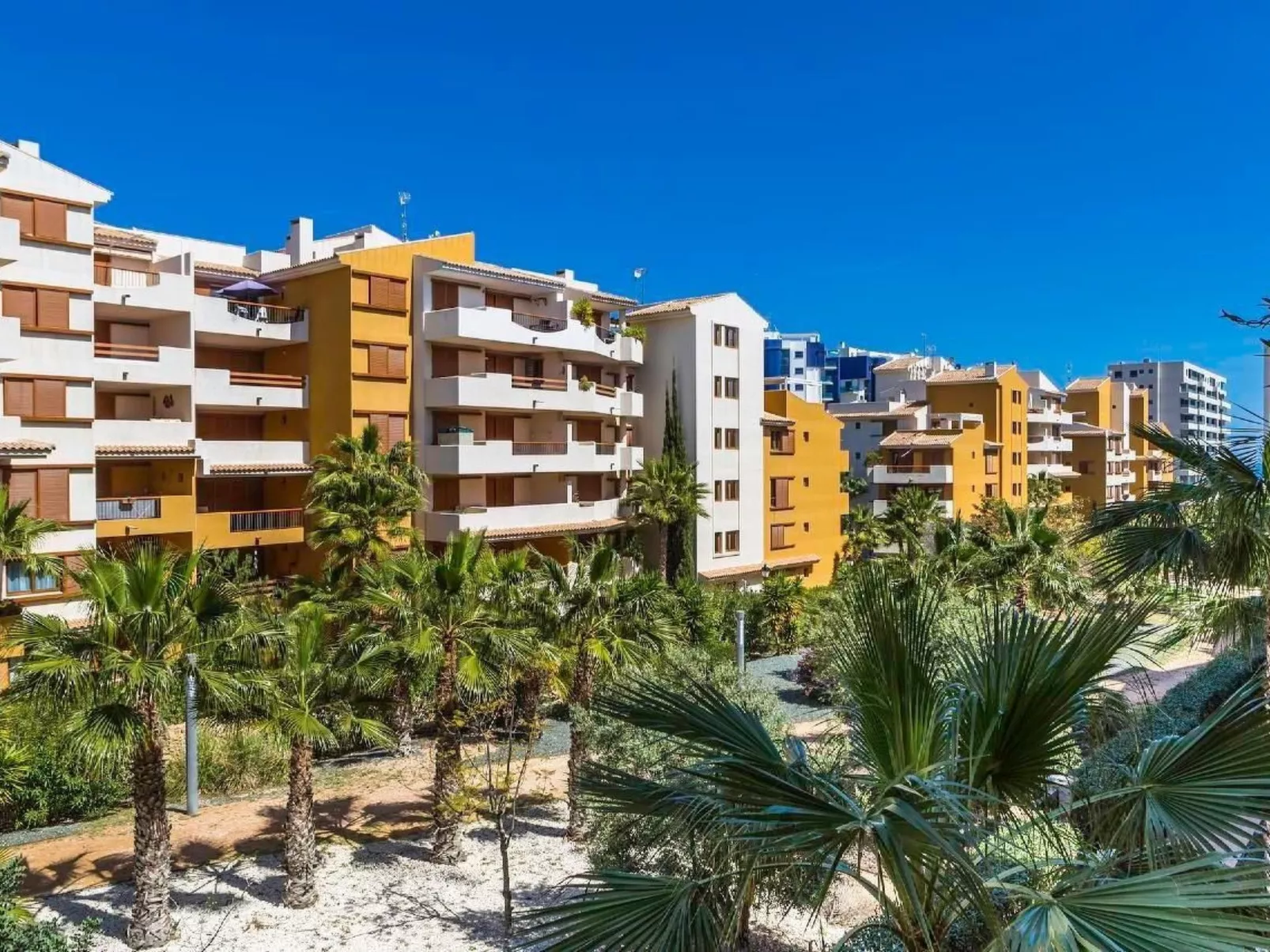 "Blue" mit Schwimmbad-Dehors