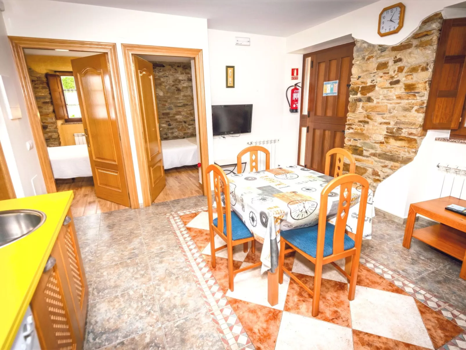 Ländlicher Bauernhof "Apartamentos Navalin"-Inside