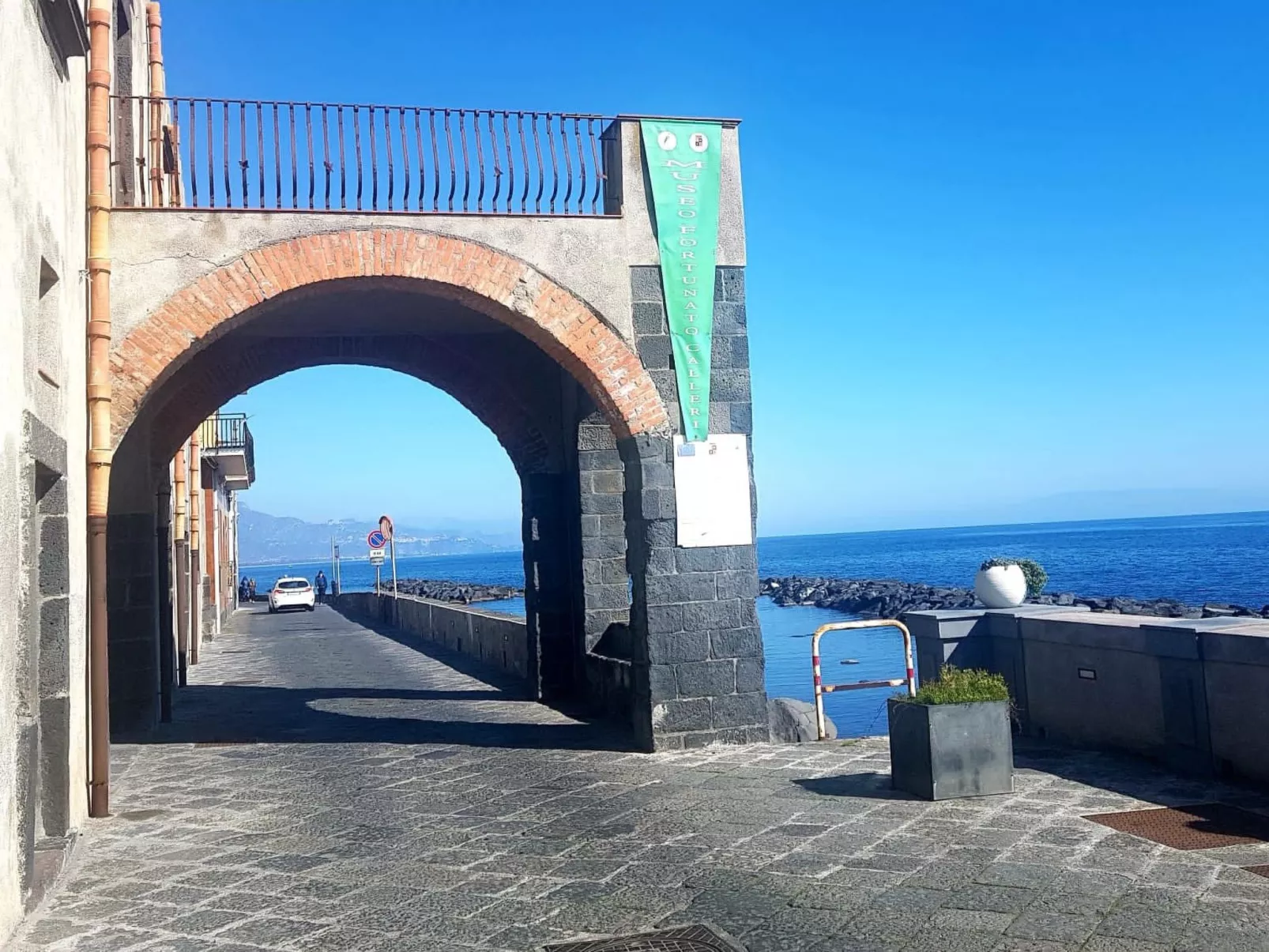 "Sicily-Etna-Taormina"-Dedans