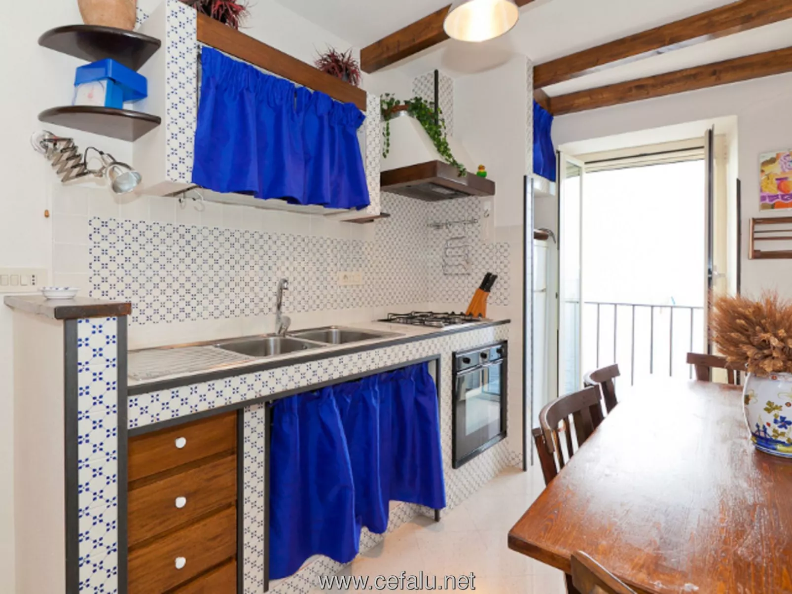 Lara-Terrasse-Inside