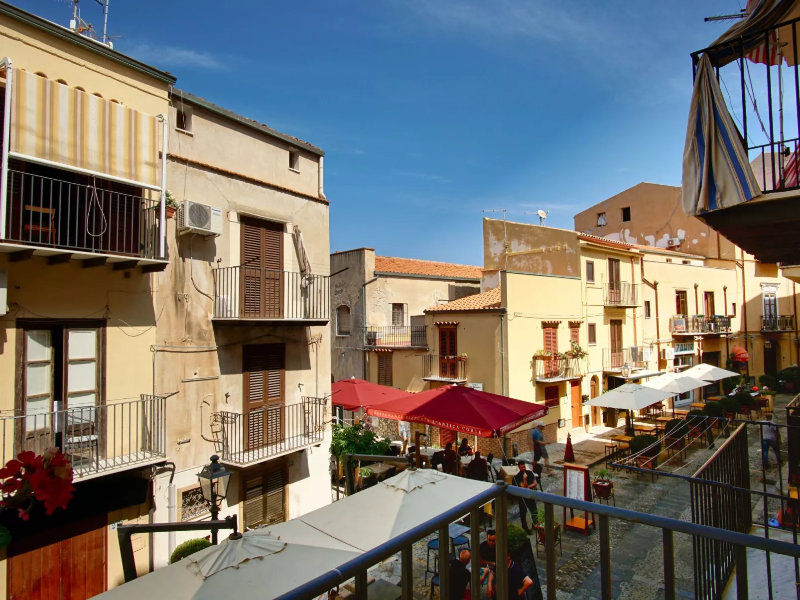 Villa Bordonaro-Inside