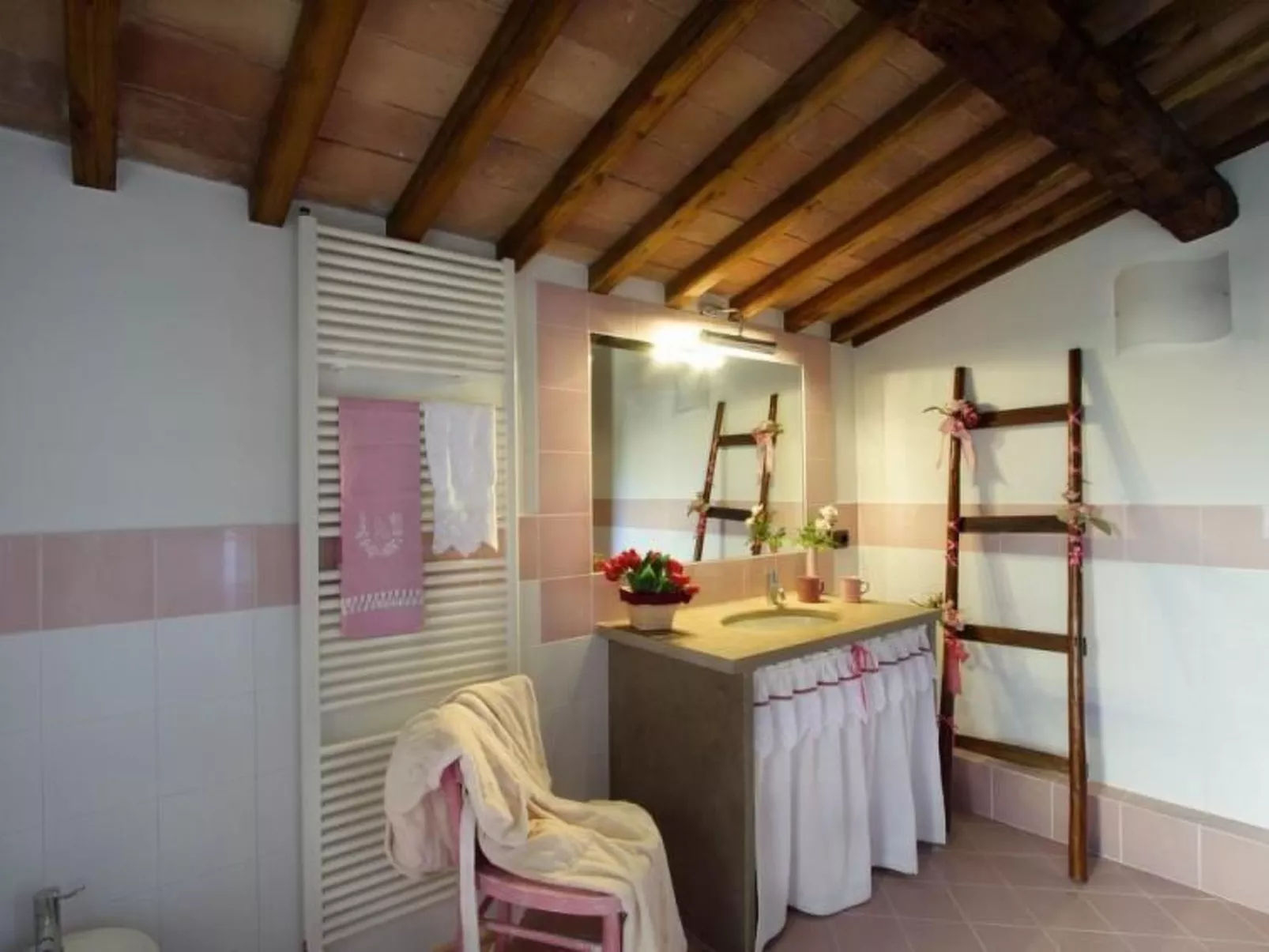 Schönes Ferienhaus in Gambassi Terme mit Privatem Pool-Dedans