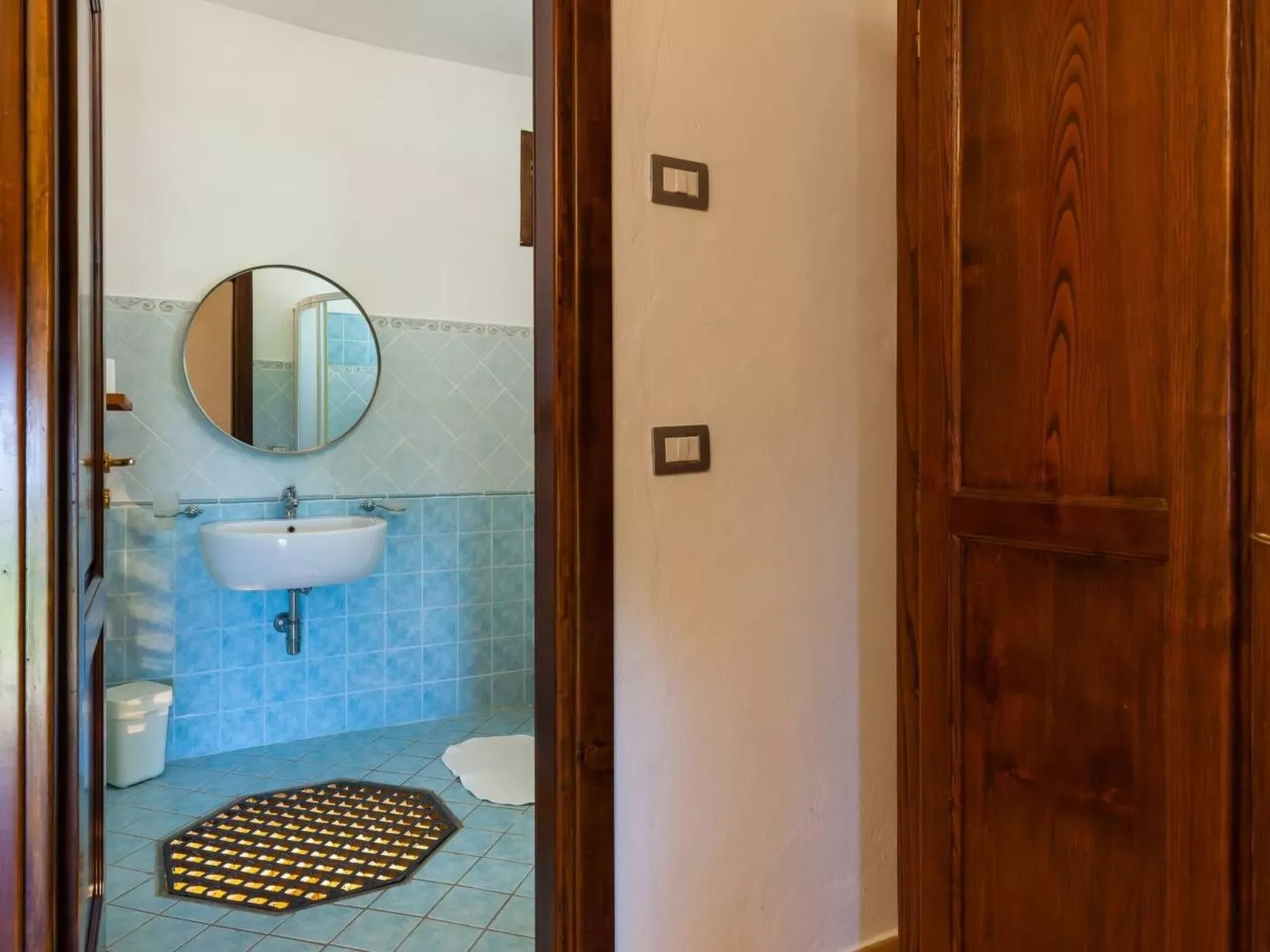 Il Pozzo - Zwei-Zimmer-Wohnung - 1 Schlafzimmer - 1 Badezimmer - Wohnküche - in-Drinnen