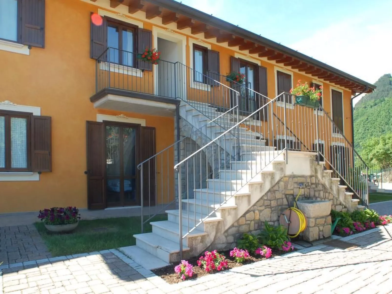 'Zwei-Zimmer-Balkon-Inside