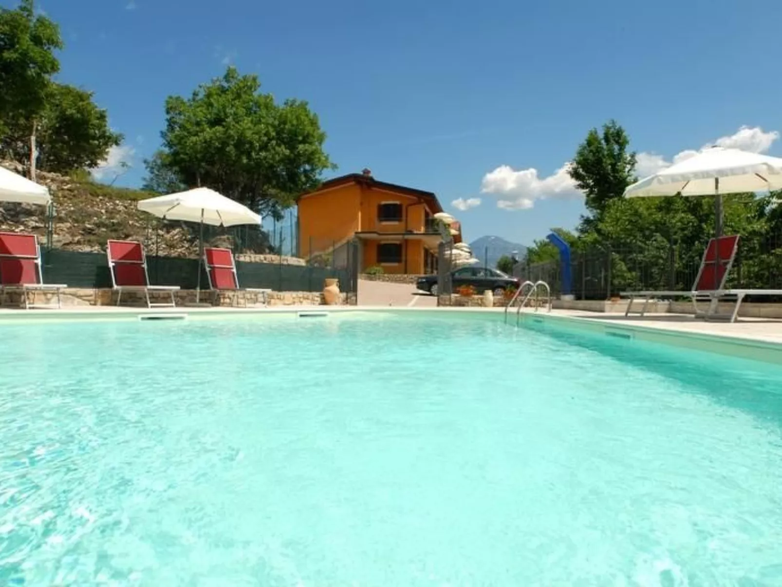 Drei-Zimmer-Wohnung mit Garten-Drinnen