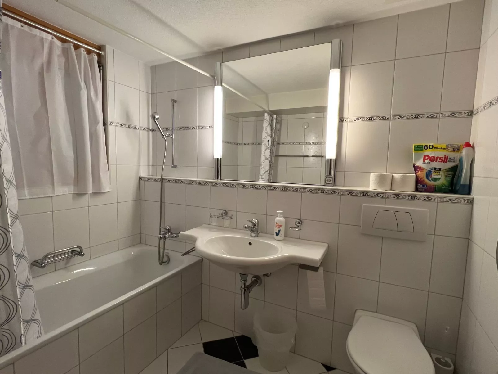 Pfingstweidli 6 Bett Wohnung-Dedans