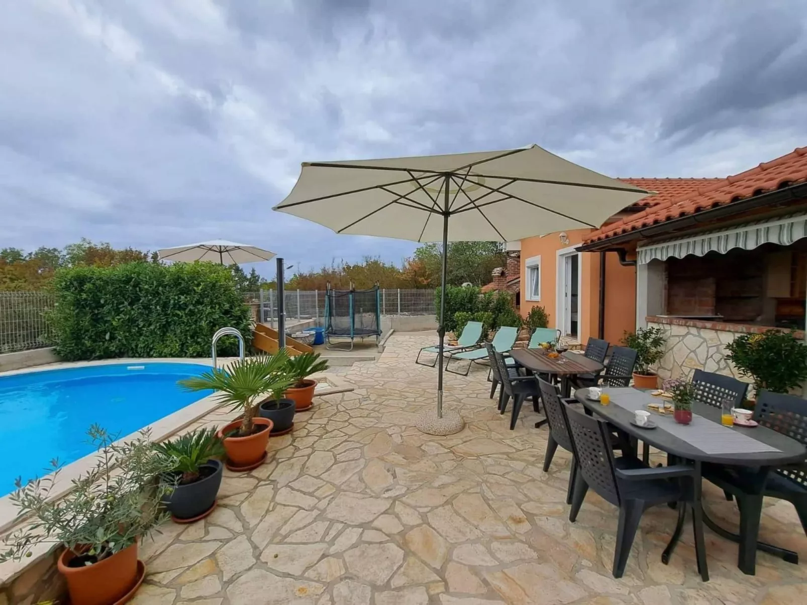 Wohnung mit Terrasse-Outside