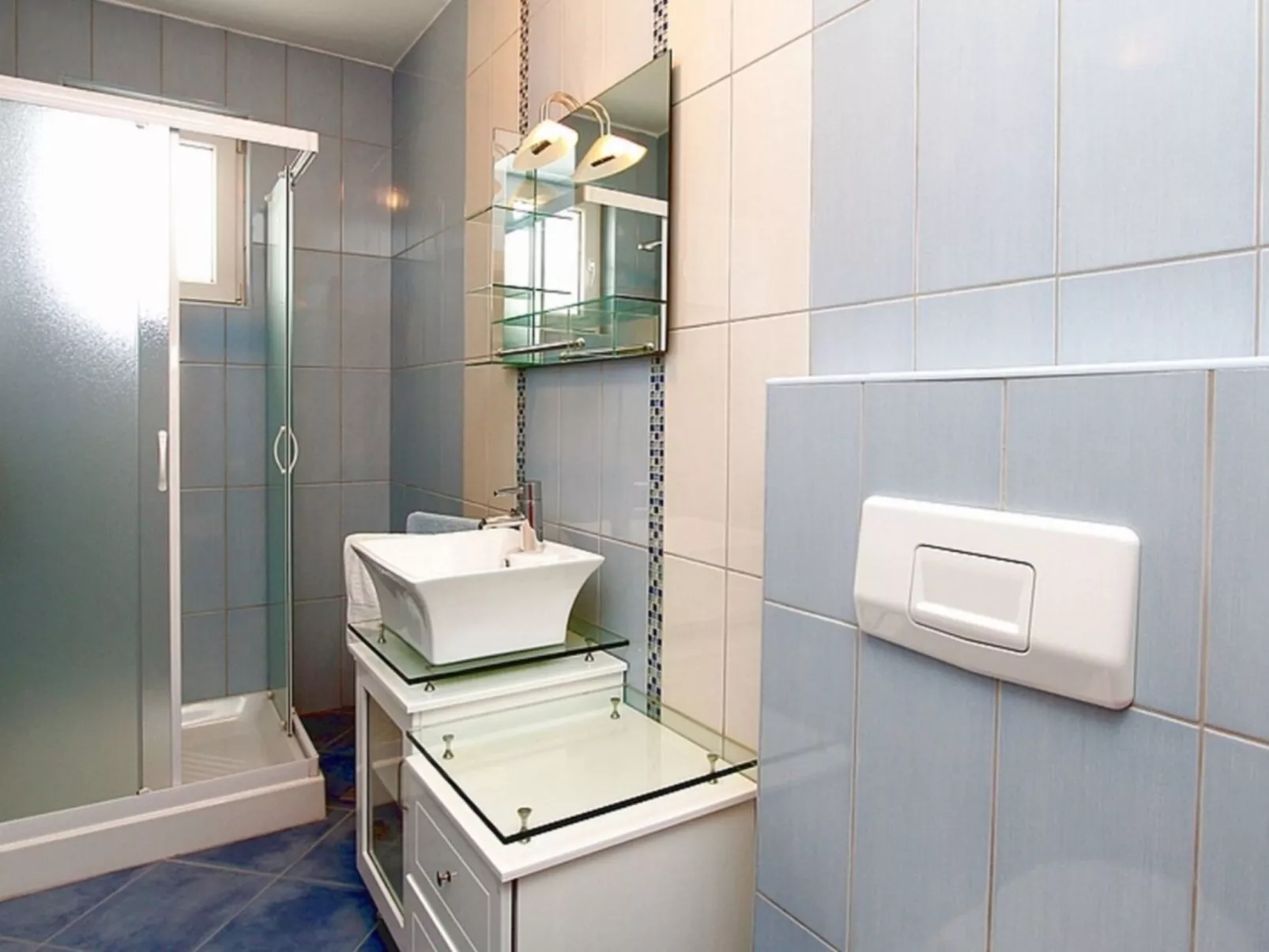 Wohnung mit privatem Garten-Dedans