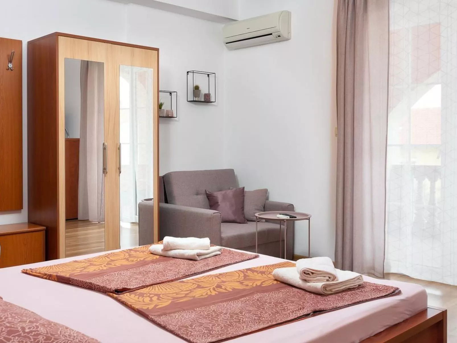 In Medulin mit Garten, Terrasse und Grill-Drinnen