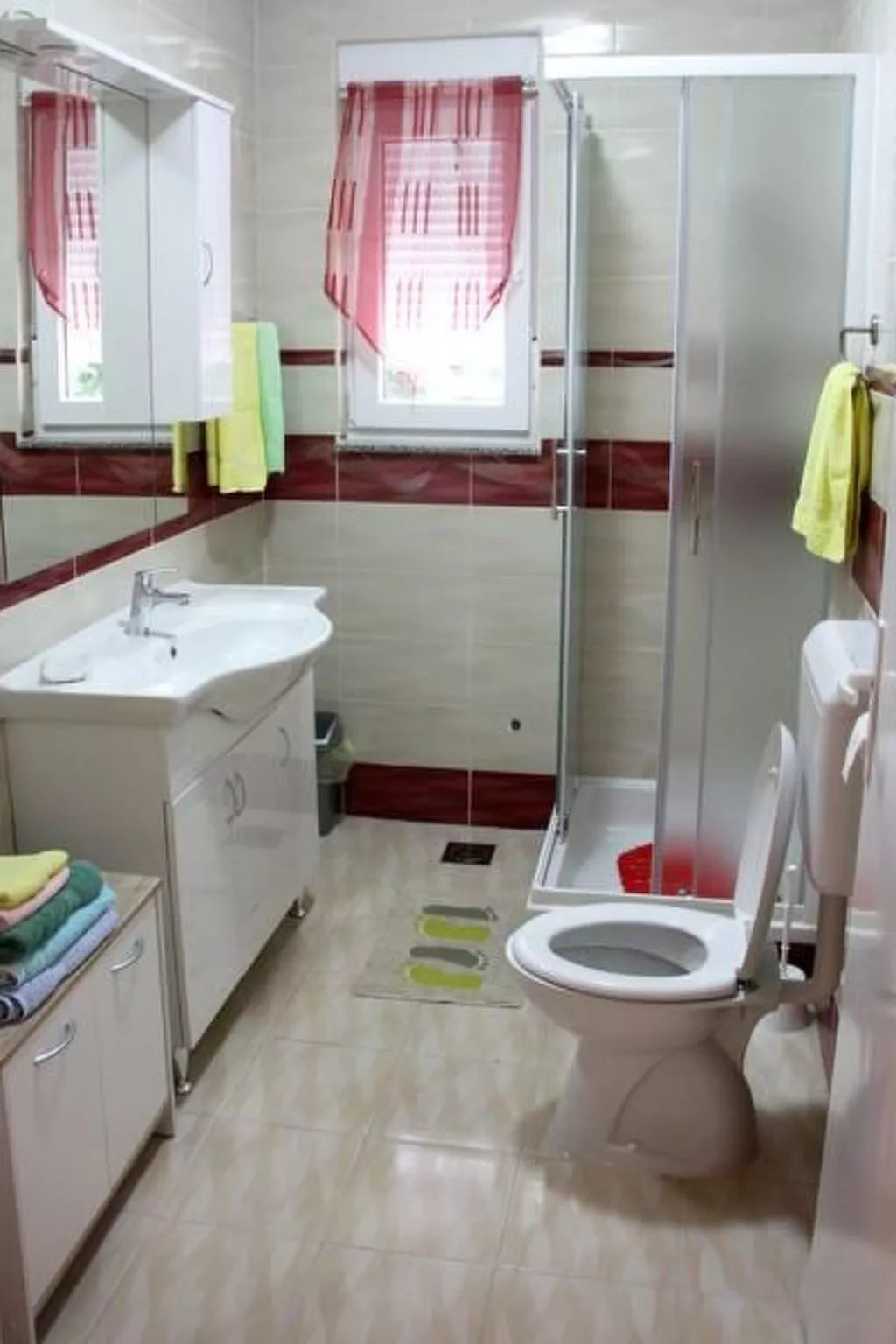 Wohnung im ersten Stock mit Blick aufs Wasser-Drinnen