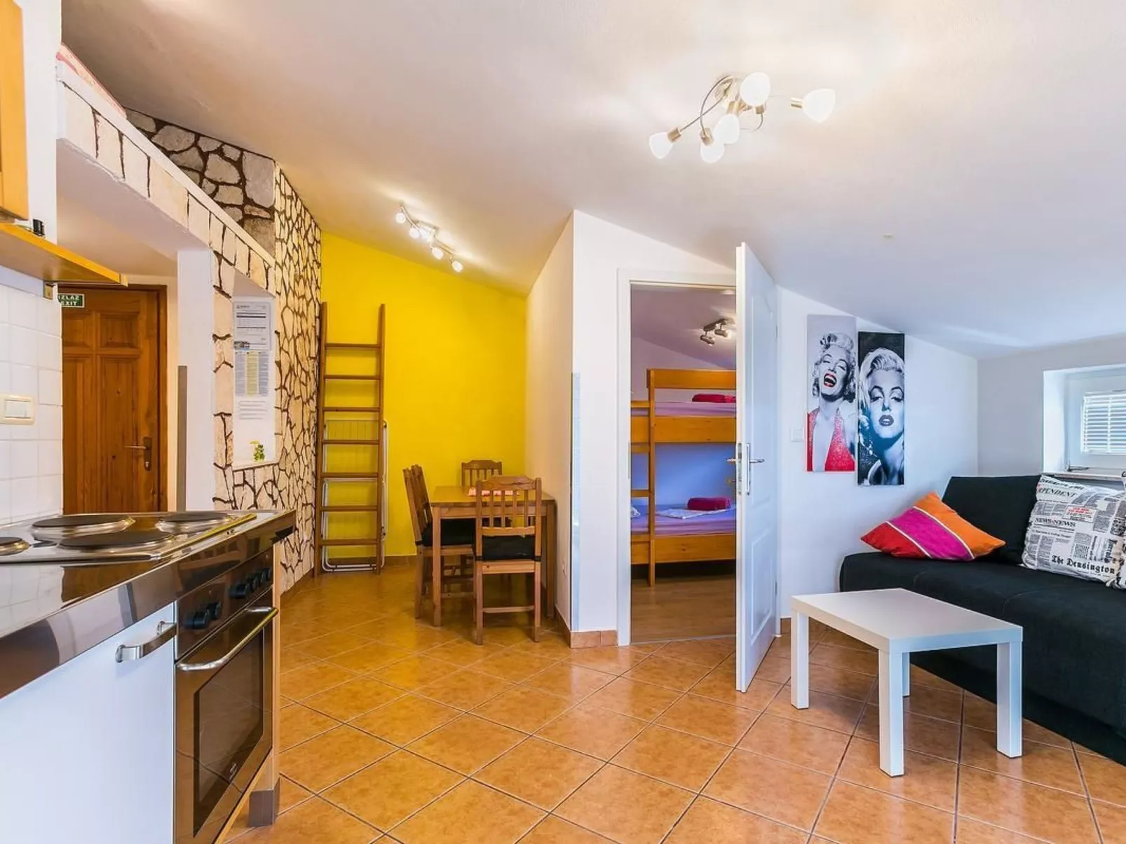 "Borka Kapovica" mit Balkon-Inside