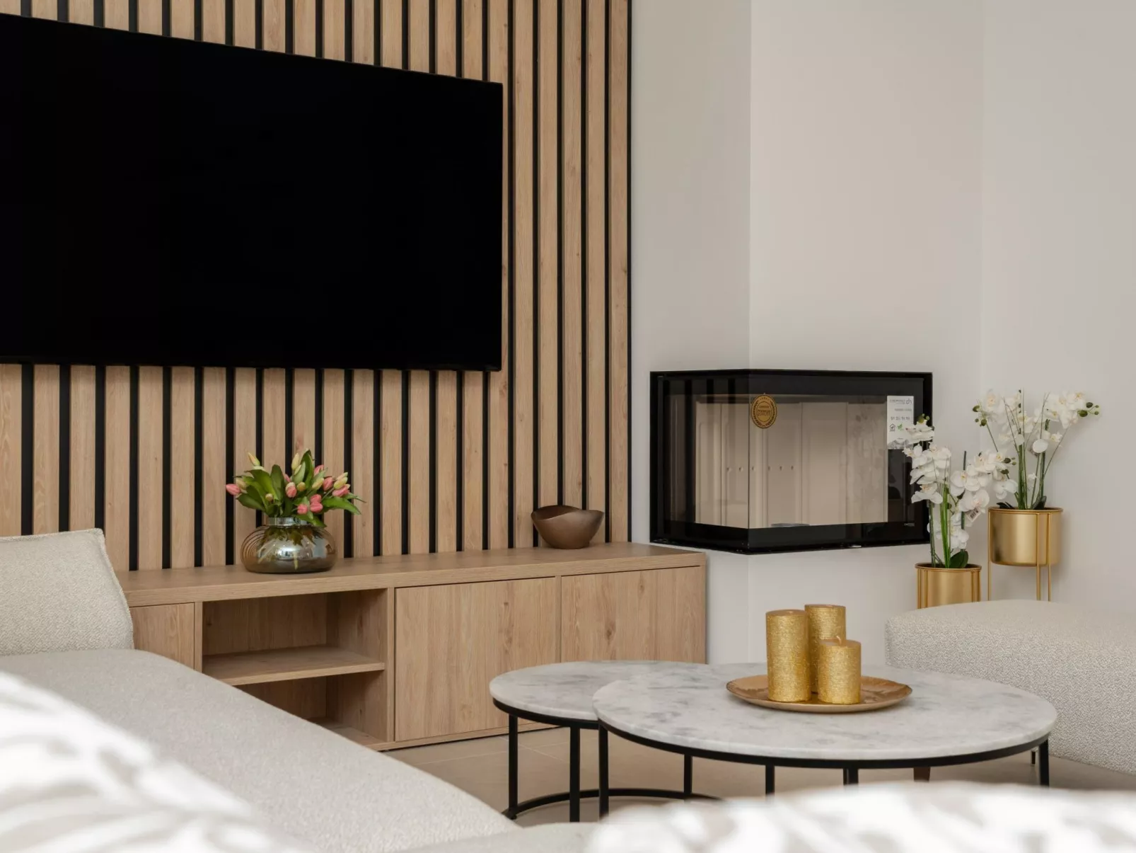 Neue Villa Adore-Drinnen