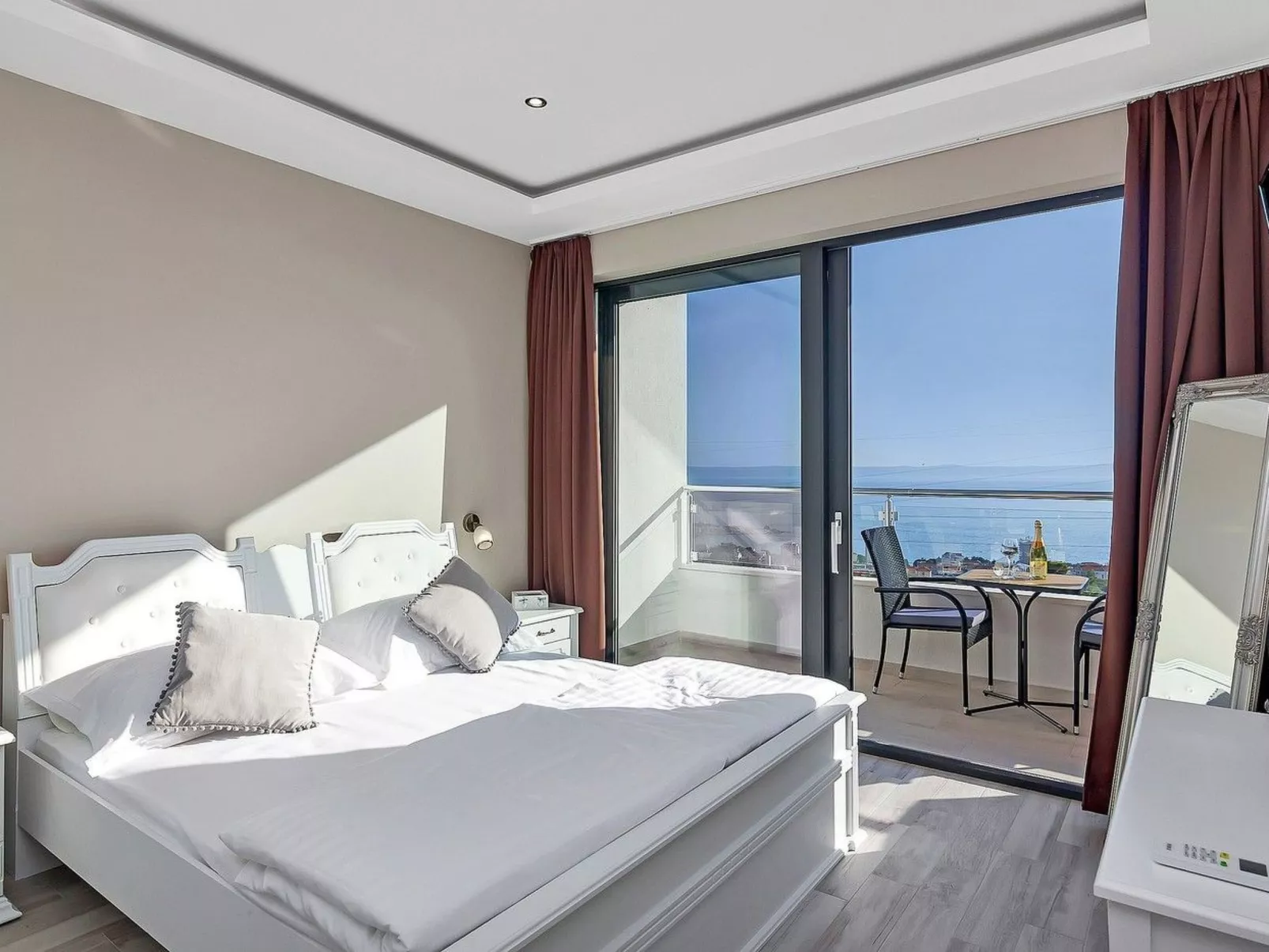 In Makarska mit Schöner Terrasse-Inside