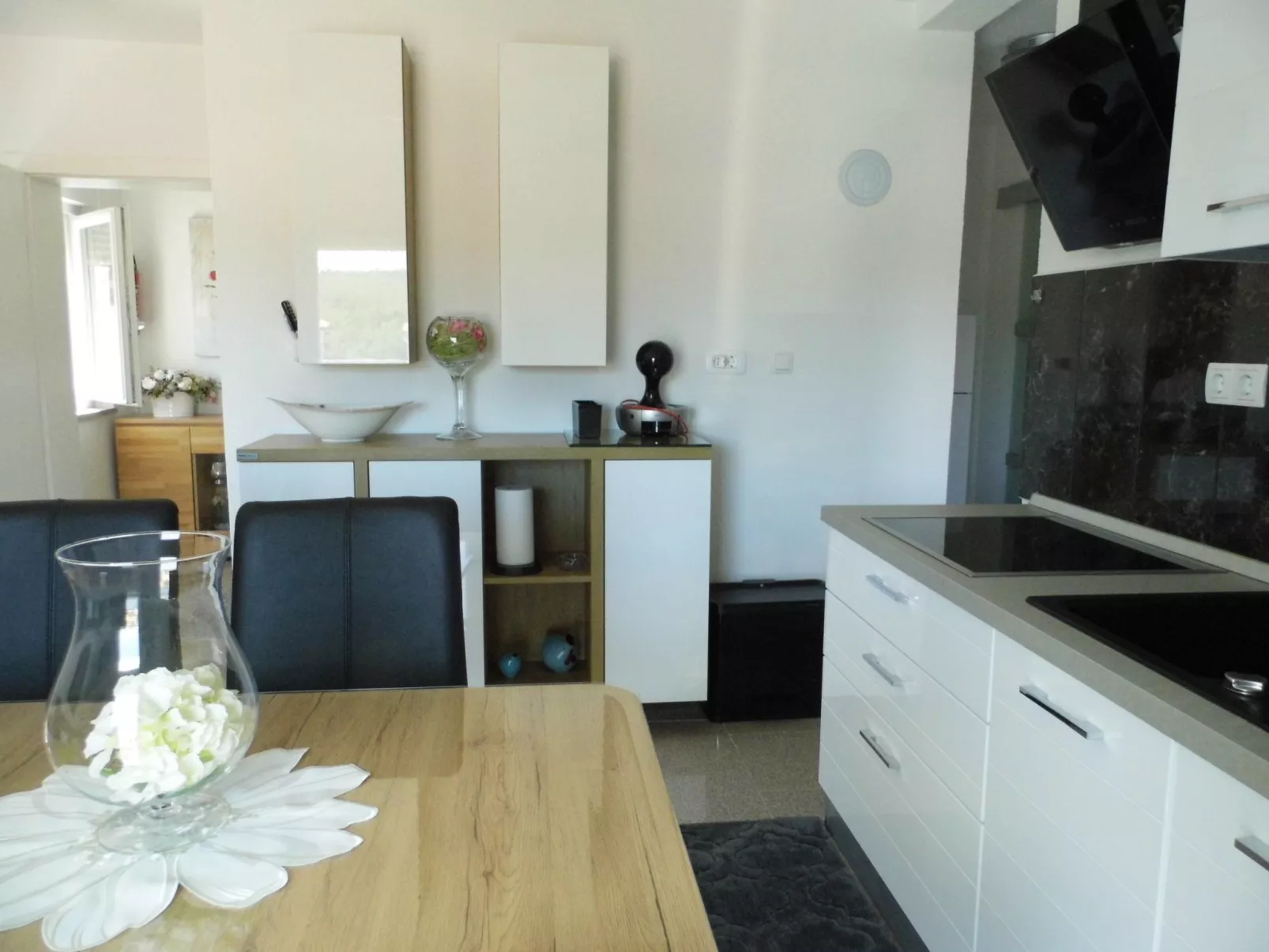 Ausgezeichnete neue und moderne Wohnung-Inside