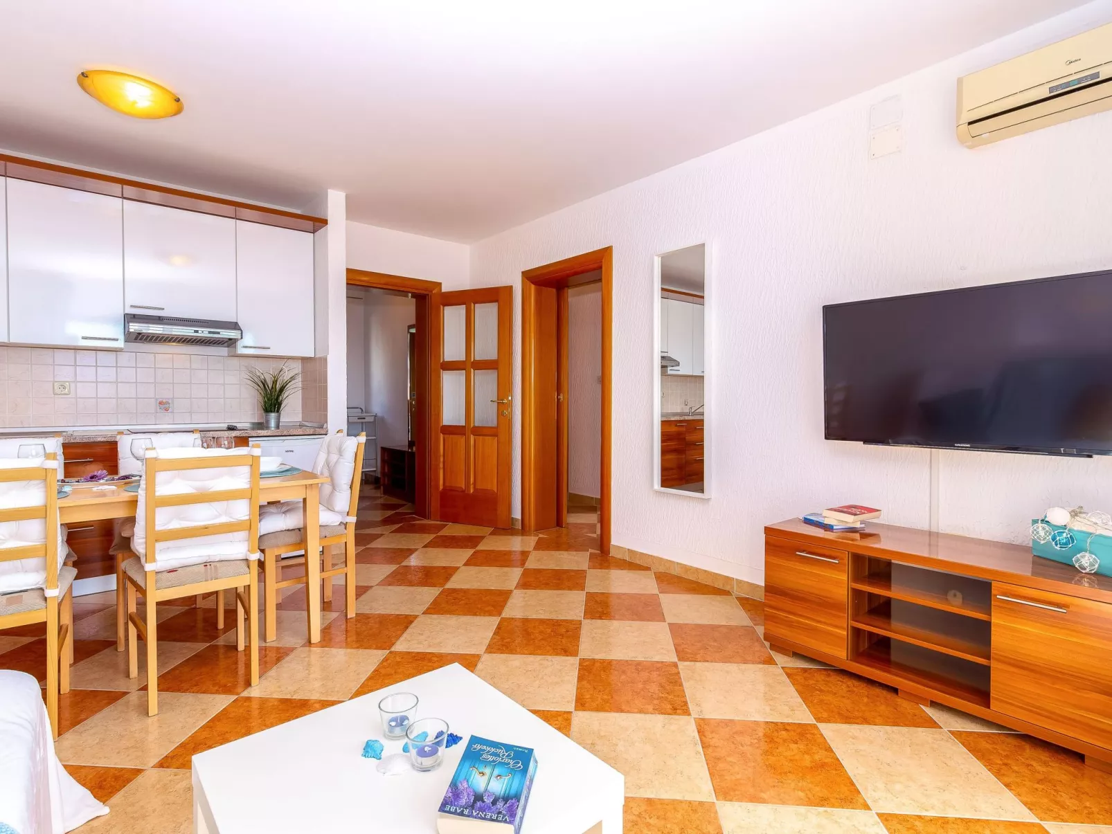 Wohnung "Vila Marija" mit Gemeinschaftspool - Drinnen