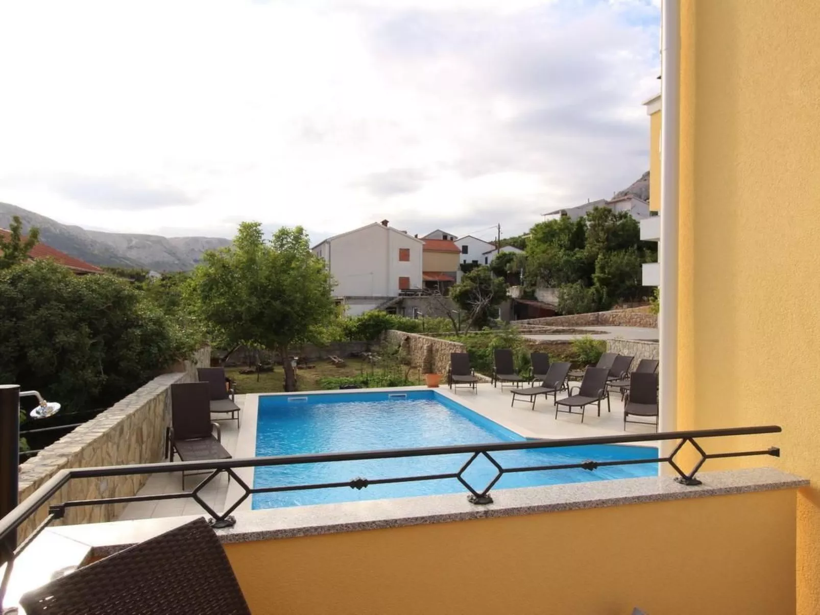 Gorica II A2+2 br.1-Outside