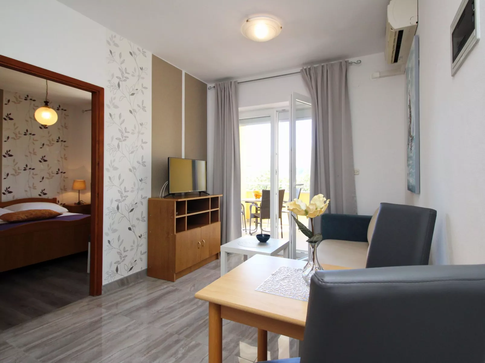 Modern eingerichtete Apartment für 4 Personen, Klimatisiert, freie Parkplatz un-Image-tags.info