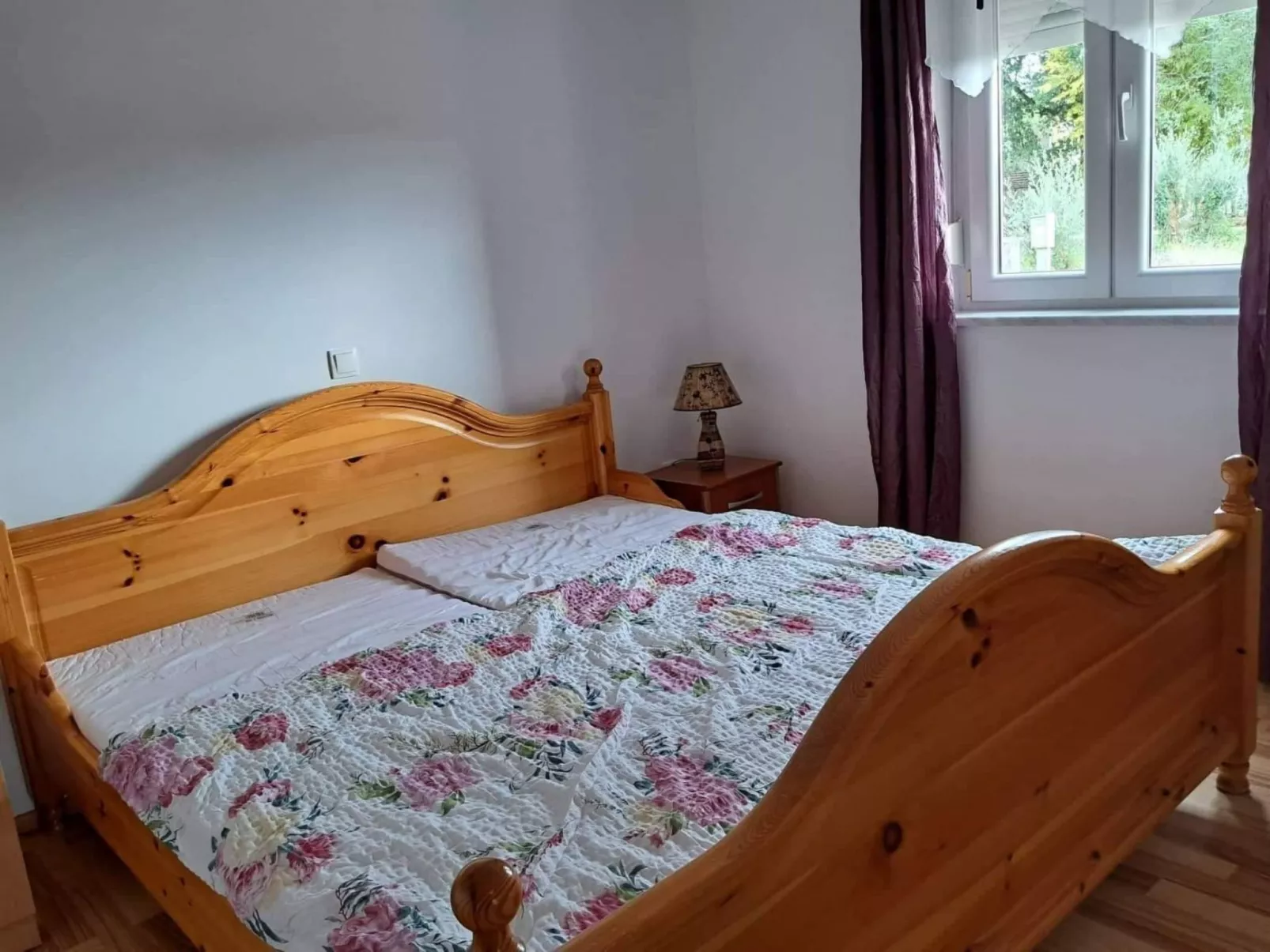 "Nette App in der Nähe des Pools"-Image-tags.info