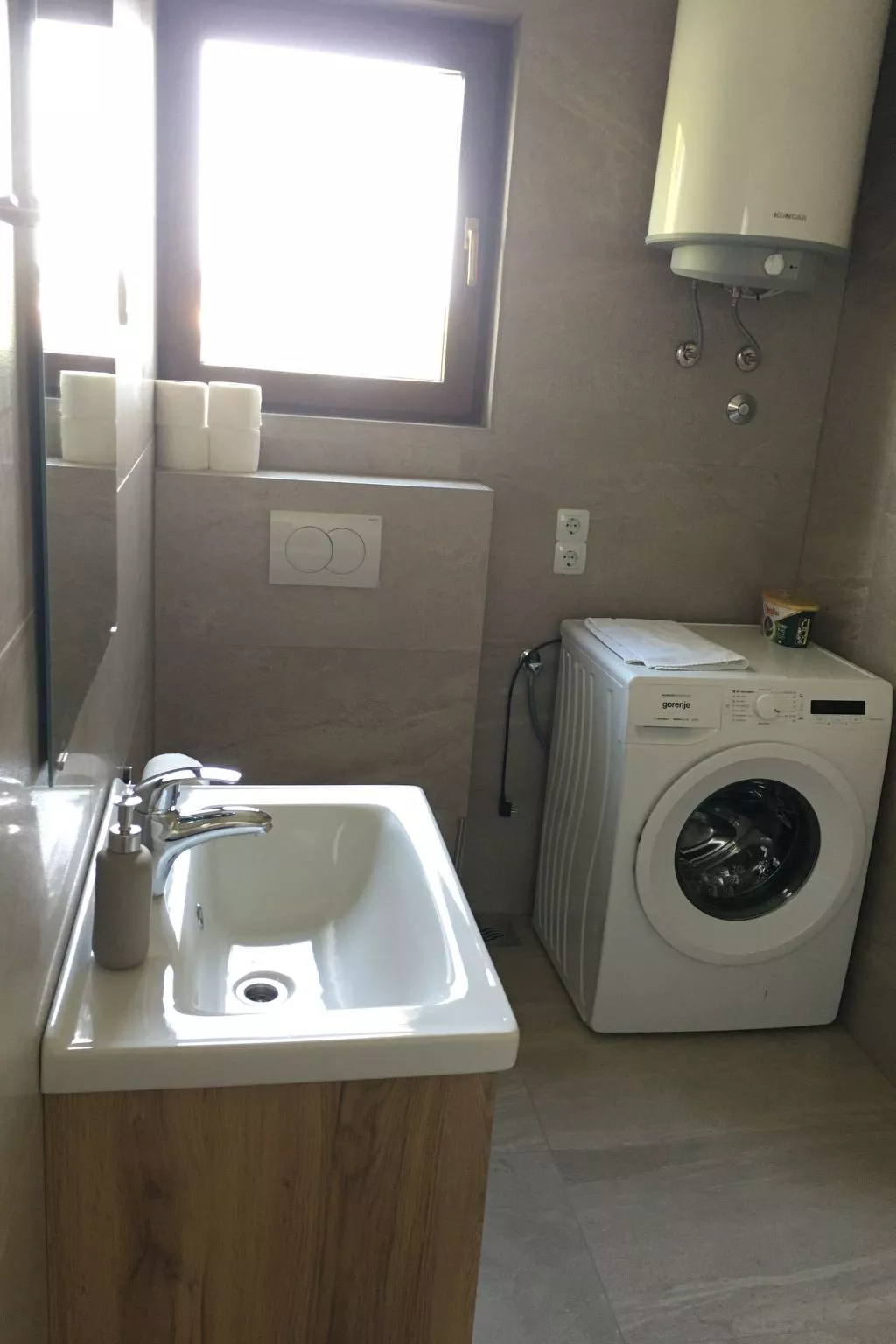 Schöne moderne und voll ausgestattete Wohnung.-Image-tags.info