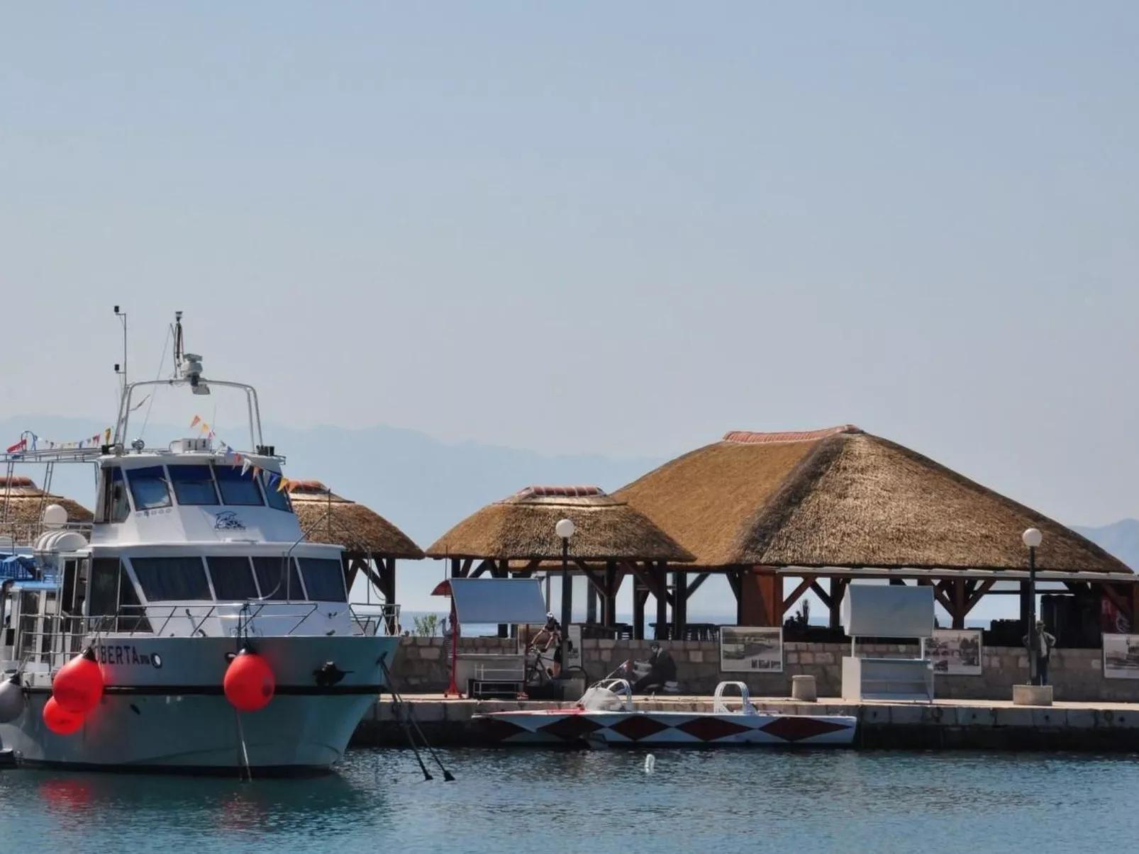Wohnung mit Balkon und Meerblick-Drinnen