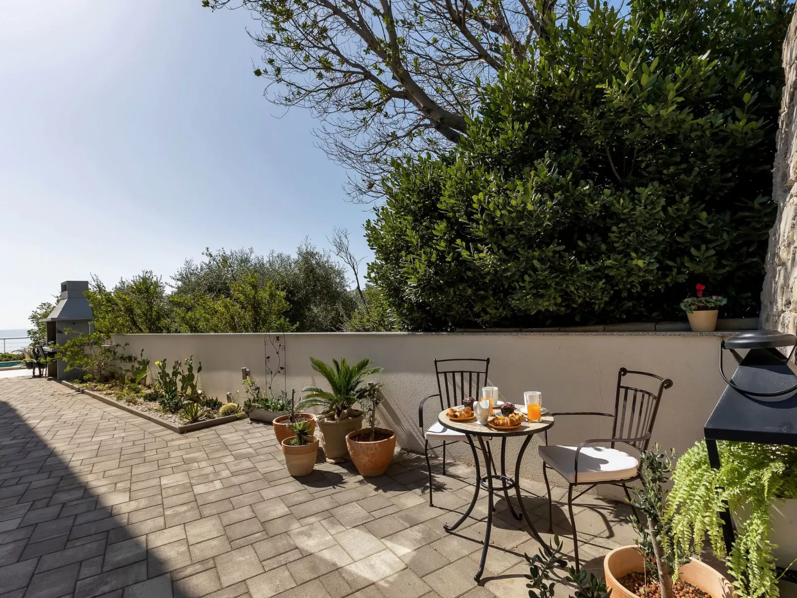 Villa inmitten der Natur in ruhiger Lage-Outside