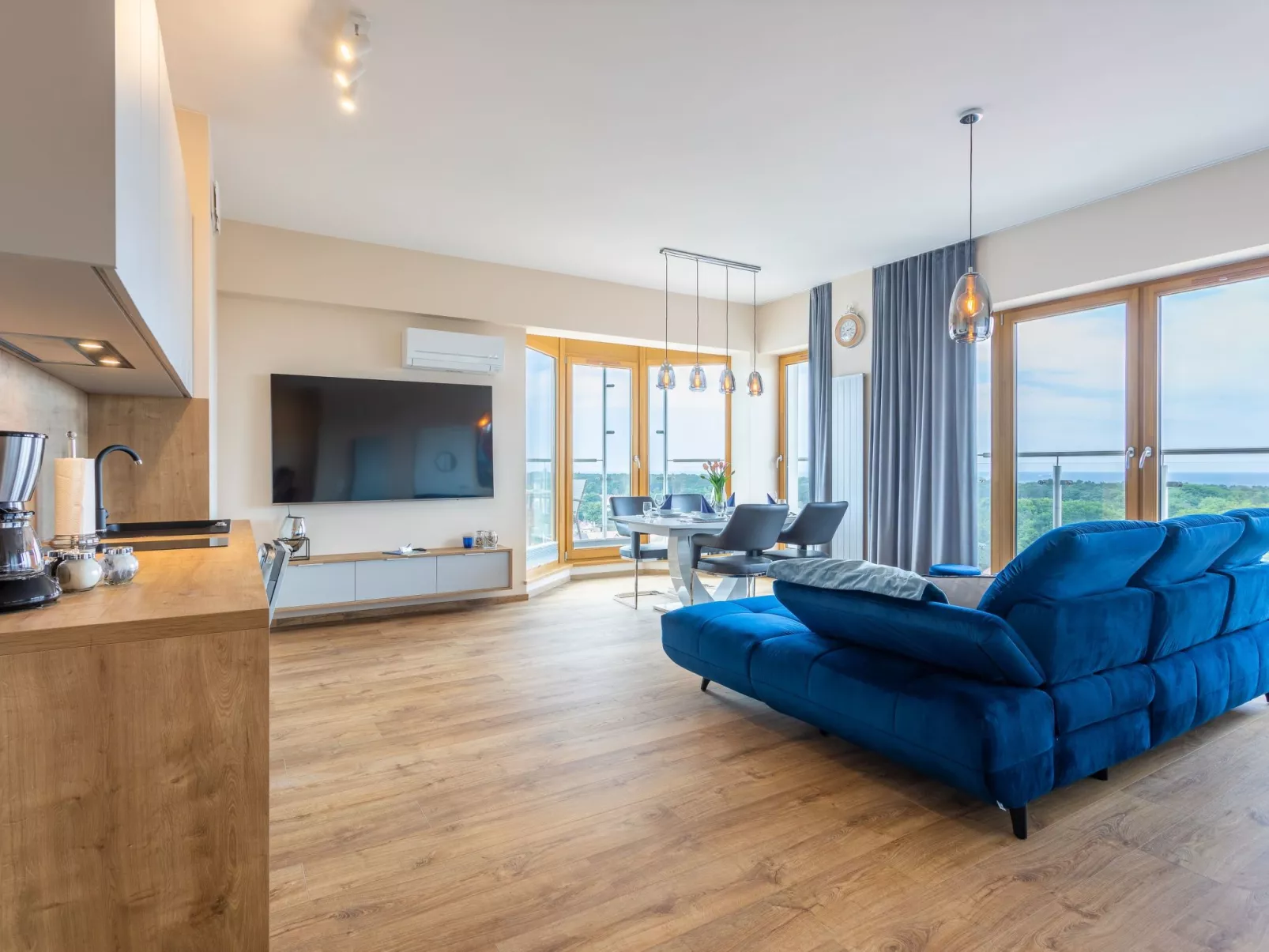 Luxuriös eingerichtete,helle Ferienwohnung am Meer-Image-tags.info