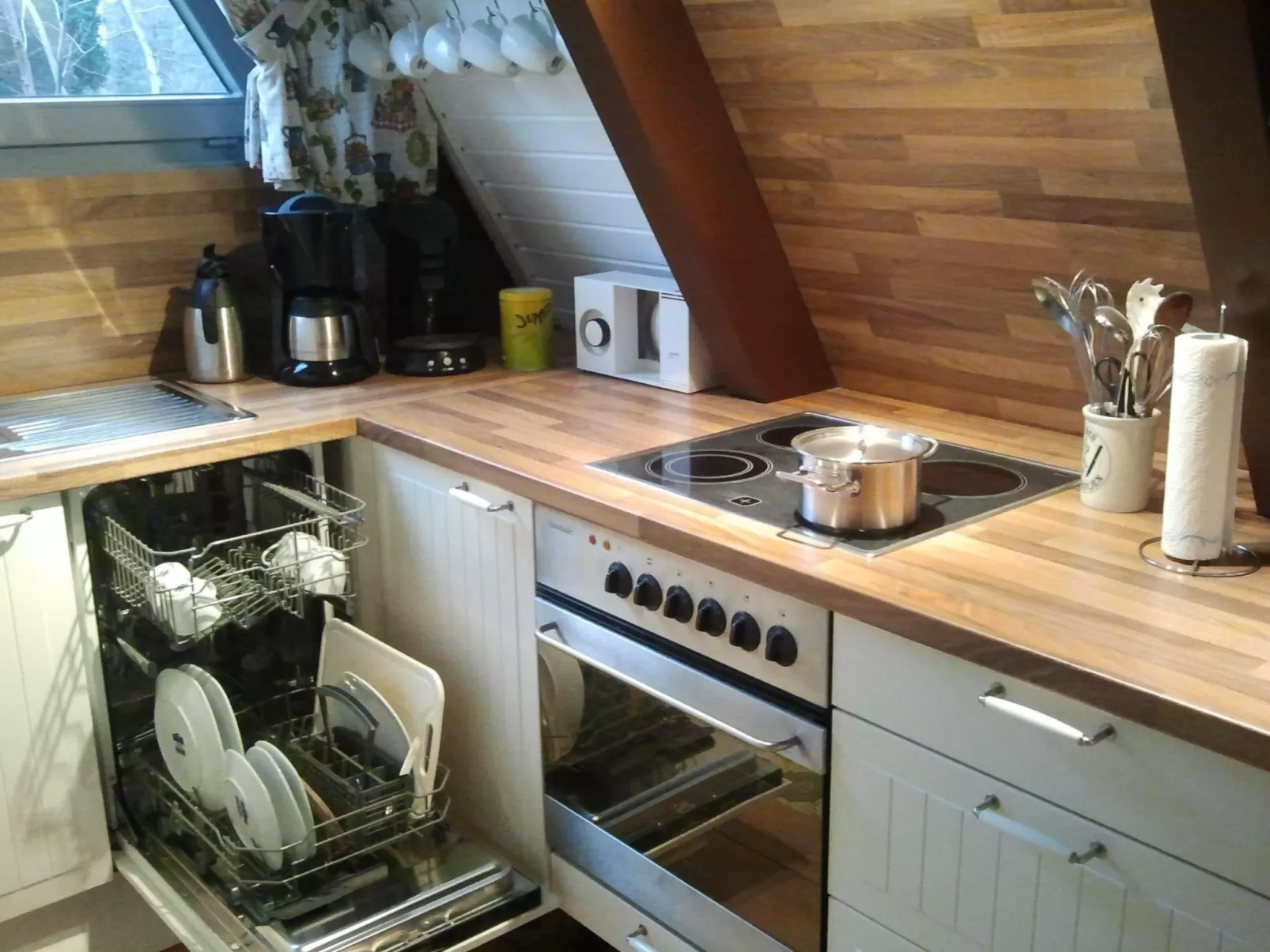 Unmittelbar hinter dem Deich gelegenes Nurdachhaus-Dedans