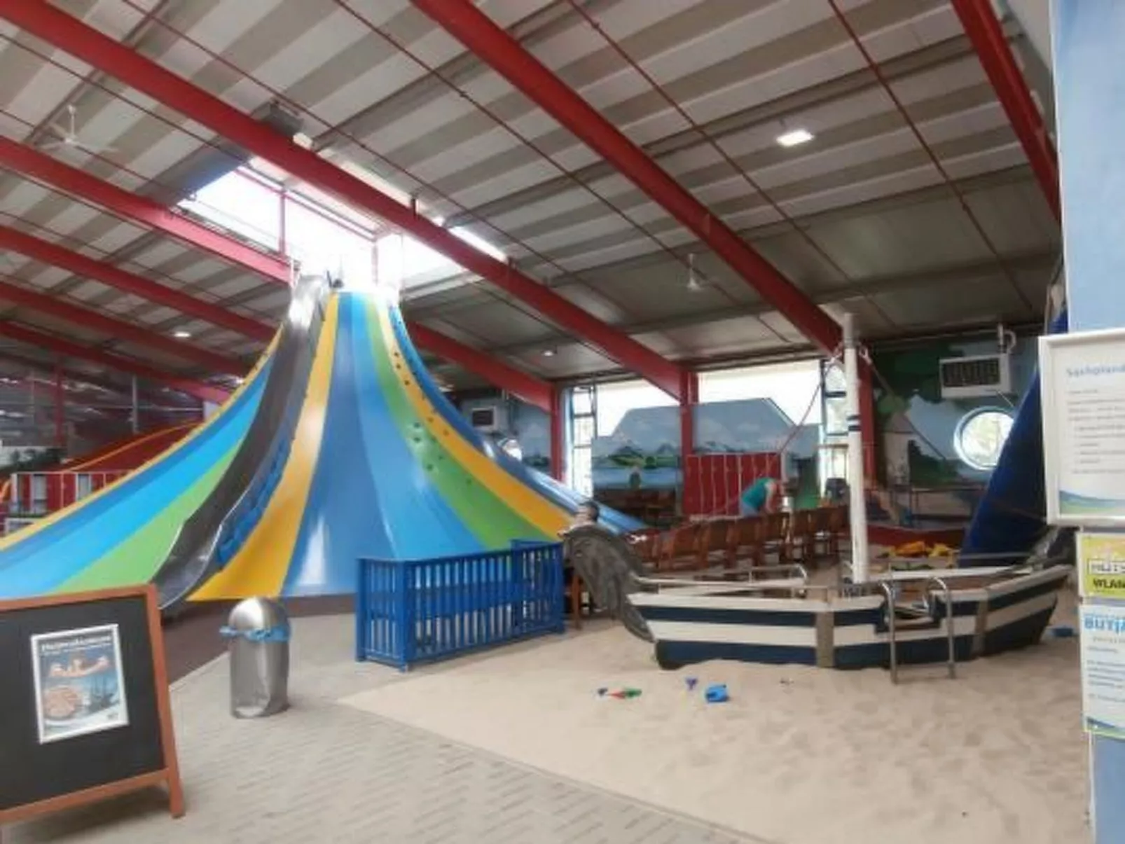 Uriges Ferienhaus mit Garten und Grill-Draußen