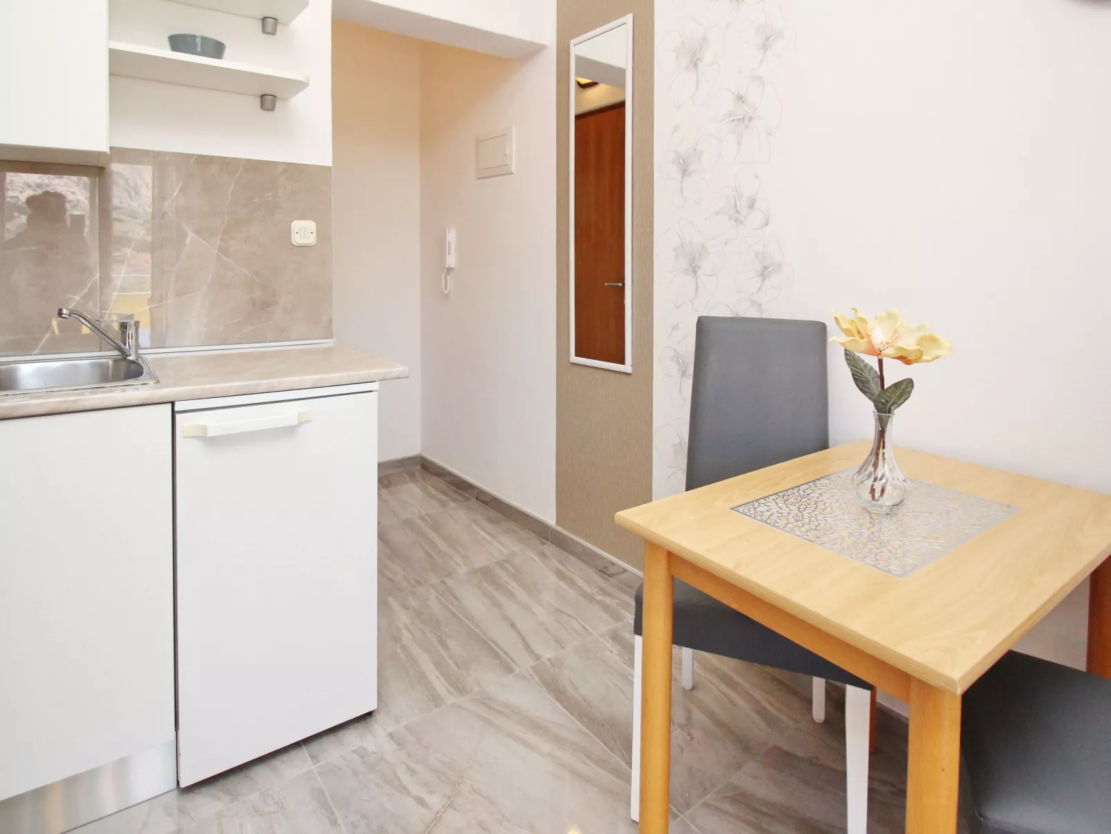 In Baška mit Eigenem Balkon-Dedans