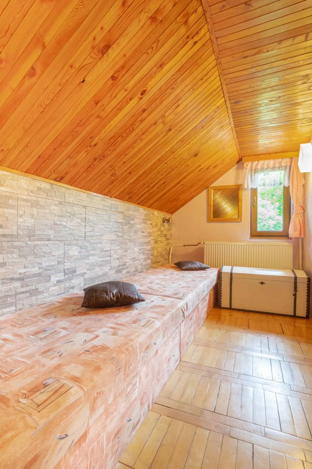 Chalet "Chestnut cottage" in den Bergen.-Drinnen