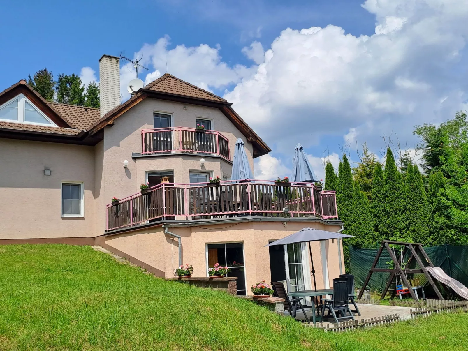 Komfortvilla in Prag, Hallenbad, Whirlpool, Sauna-Draußen