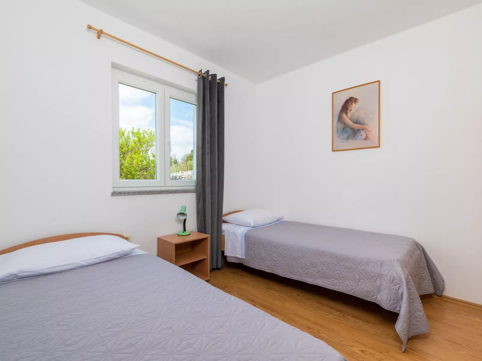 Am Südhang gelegen mit Meerblick-Drinnen