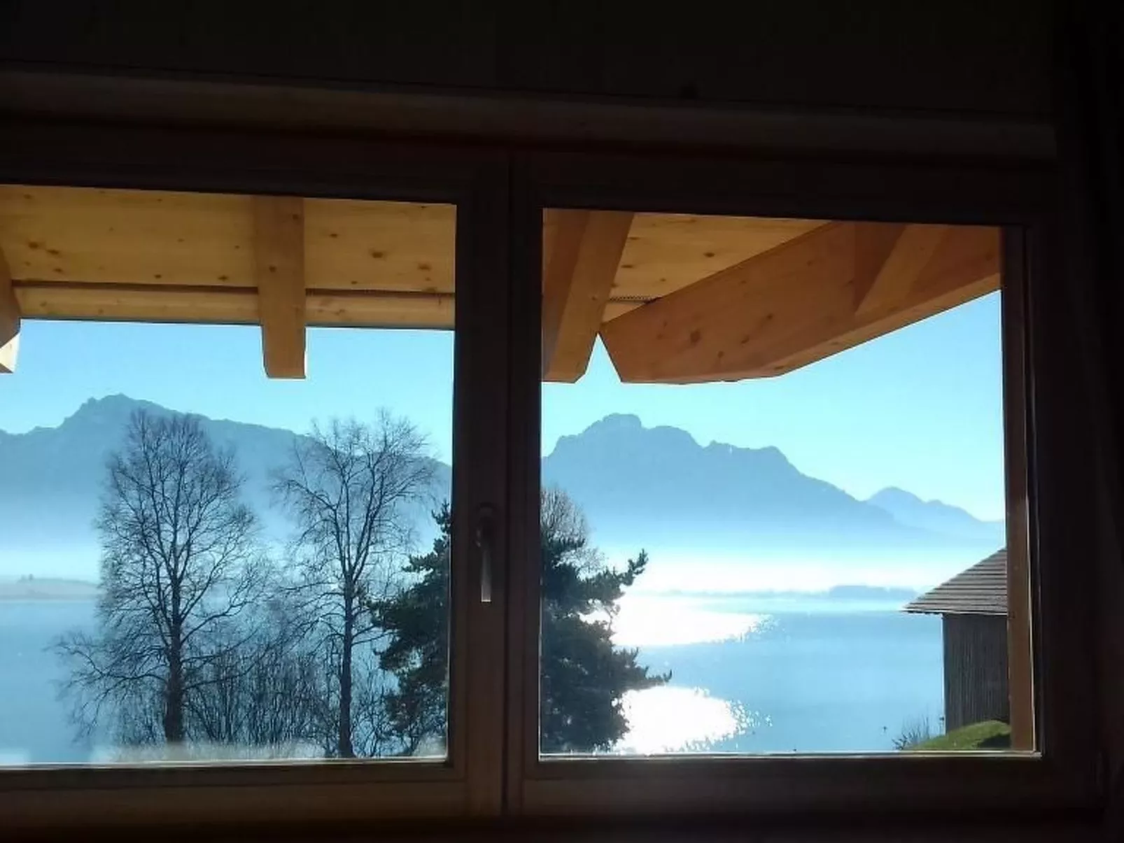 Landgut mit Blick auf das Wasser-Outside