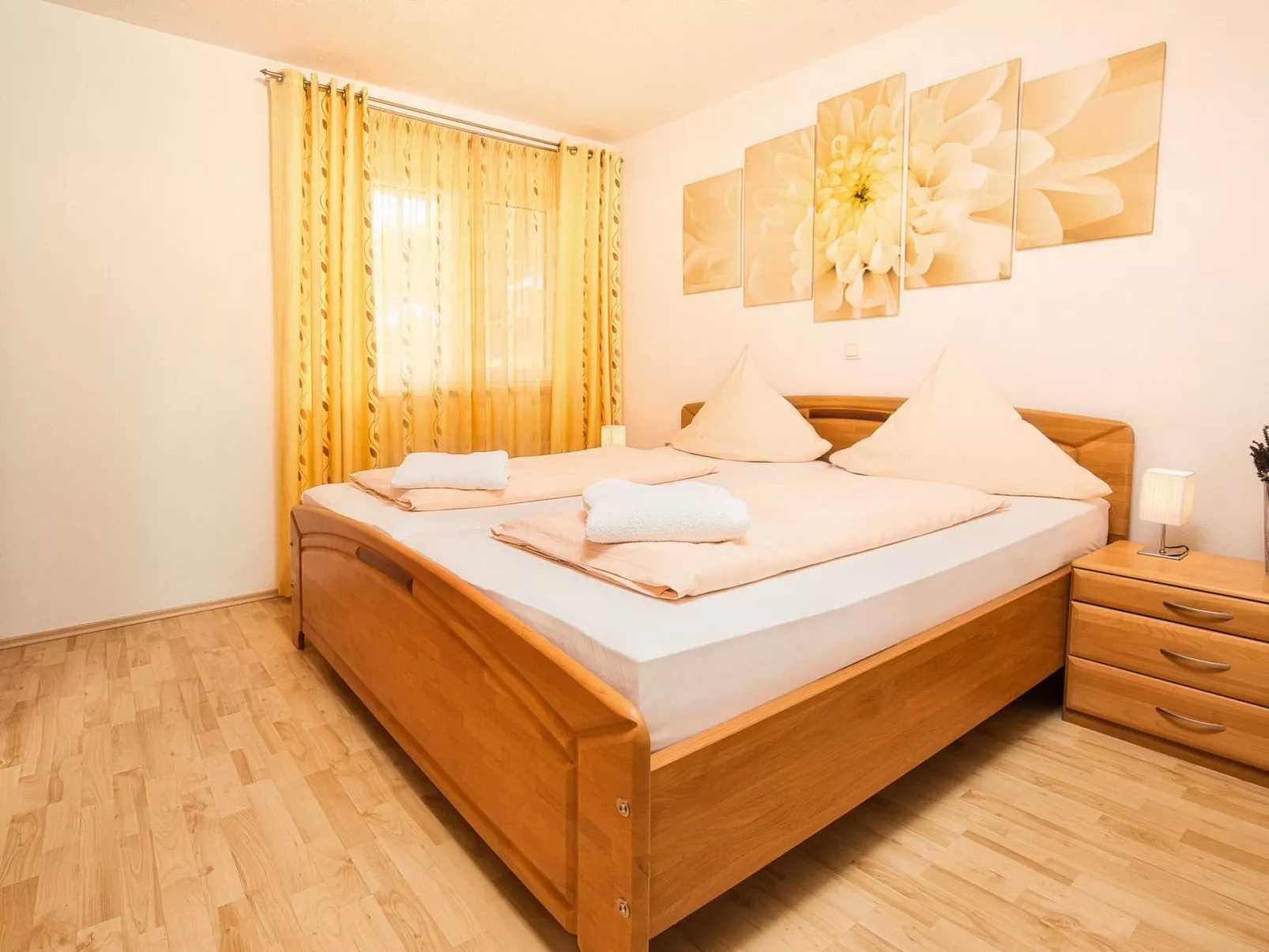 Mit Blick auf das Wasser-Inside