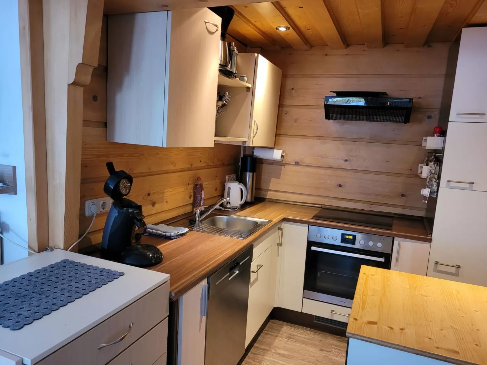 Bergwiese mit Balkon-Inside