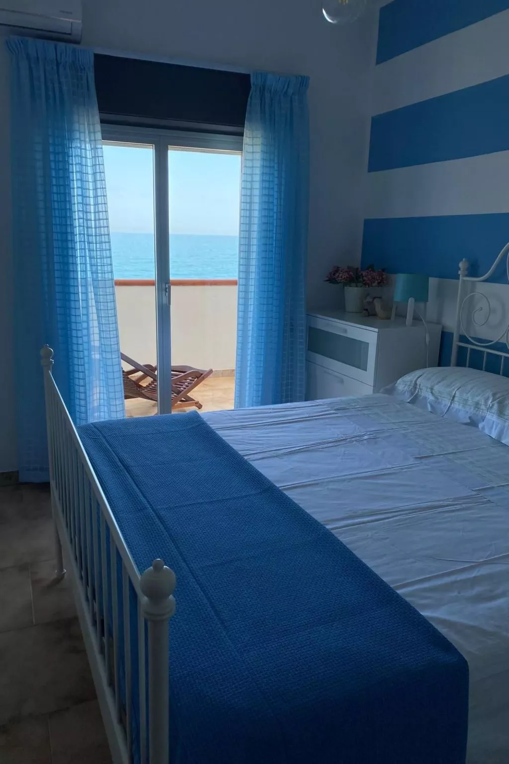 Stromboli' Wohnung mit Meerblick-Inside