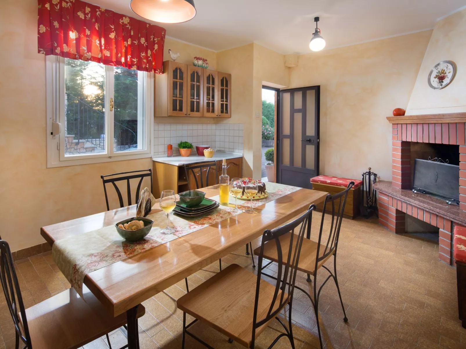 Schöne Villa mit Garten und Biodesign-Pool-Image-tags.info