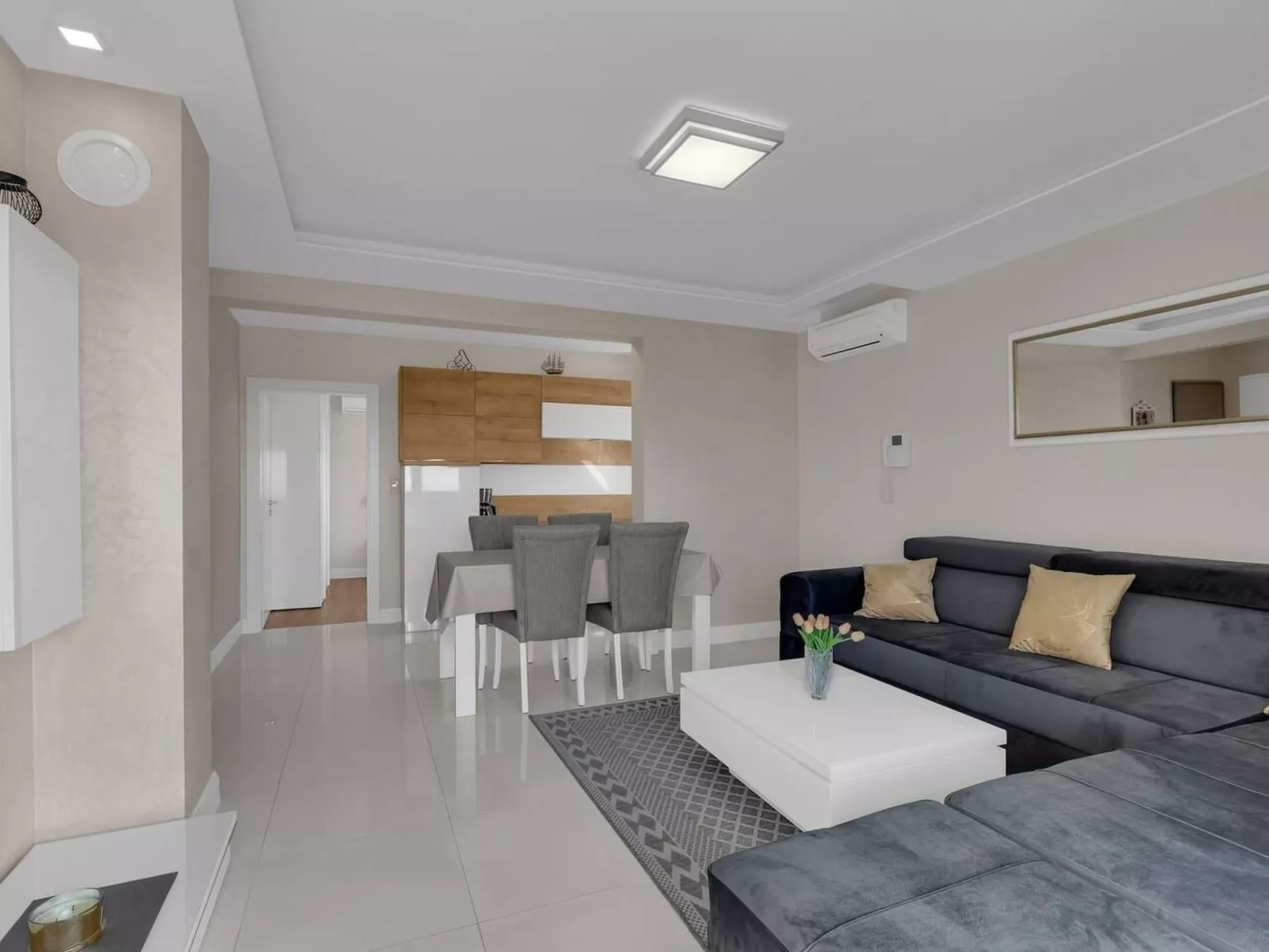 Apartment Hrvoje - nur 50m bis zum Meer-Inside