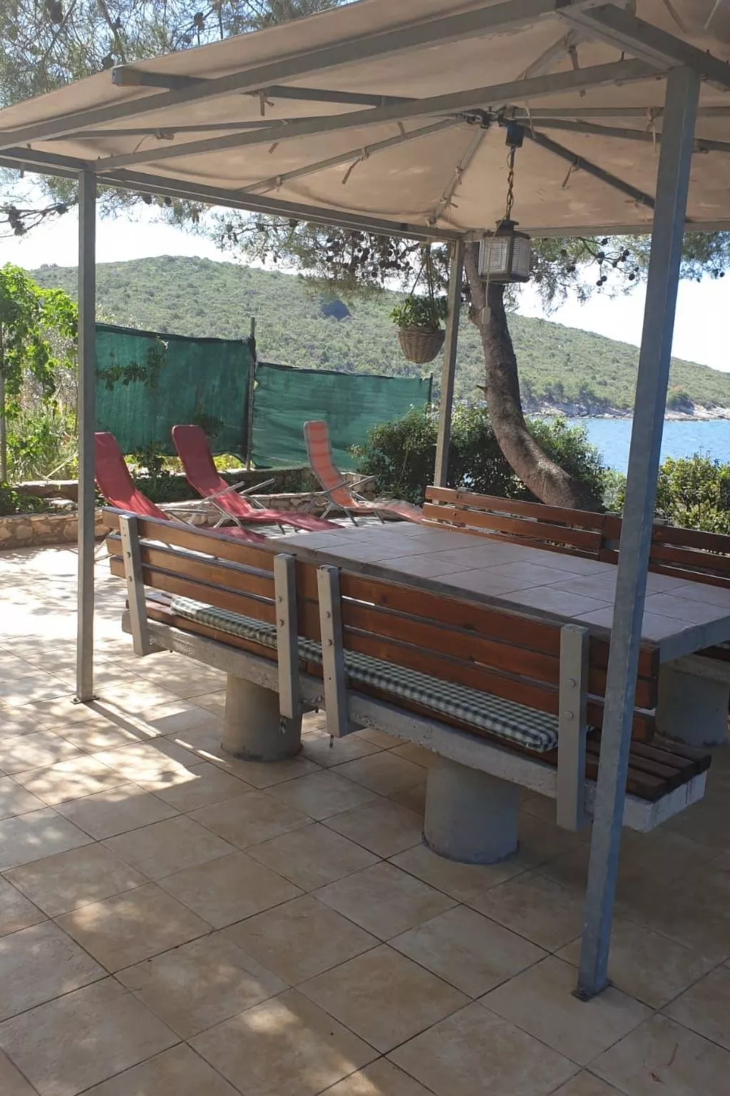 In Maslinica mit Großer Terrasse-Outside