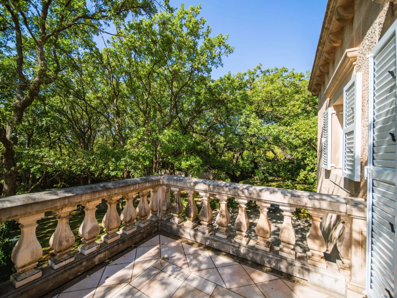 Traditionelles Steinhaus mit privatem beheiztem Pool-Drinnen